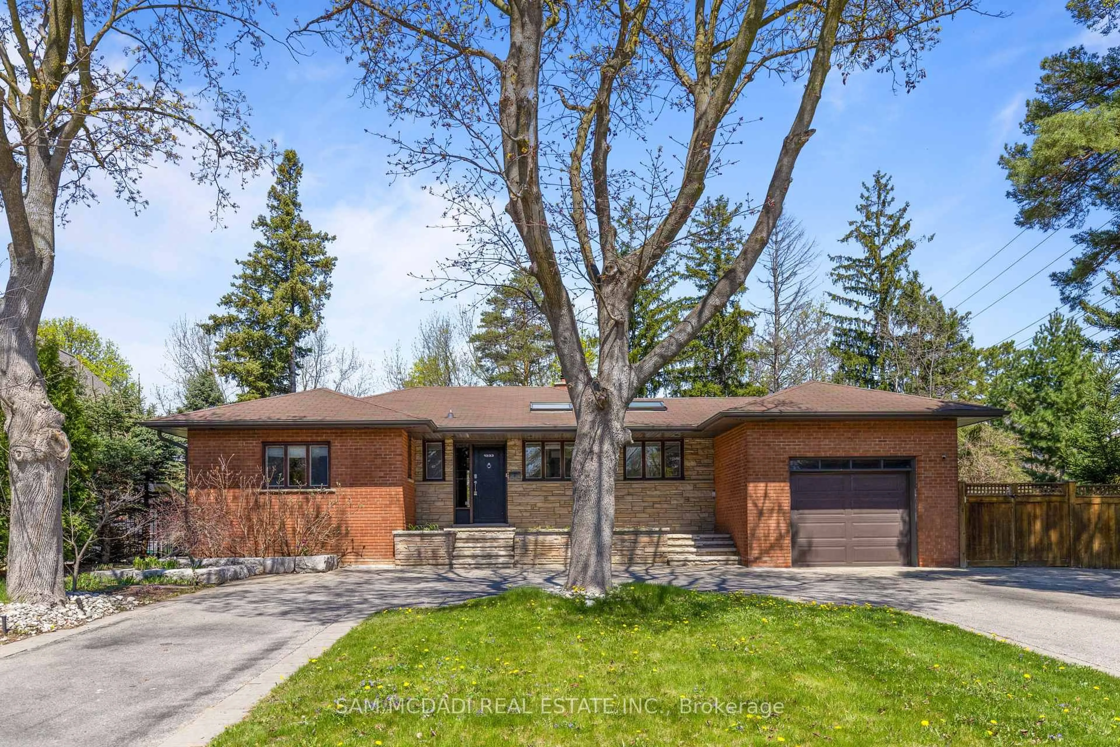Home with brick exterior material, street for 1333 Wateska Blvd, Mississauga Ontario L5H 2R1