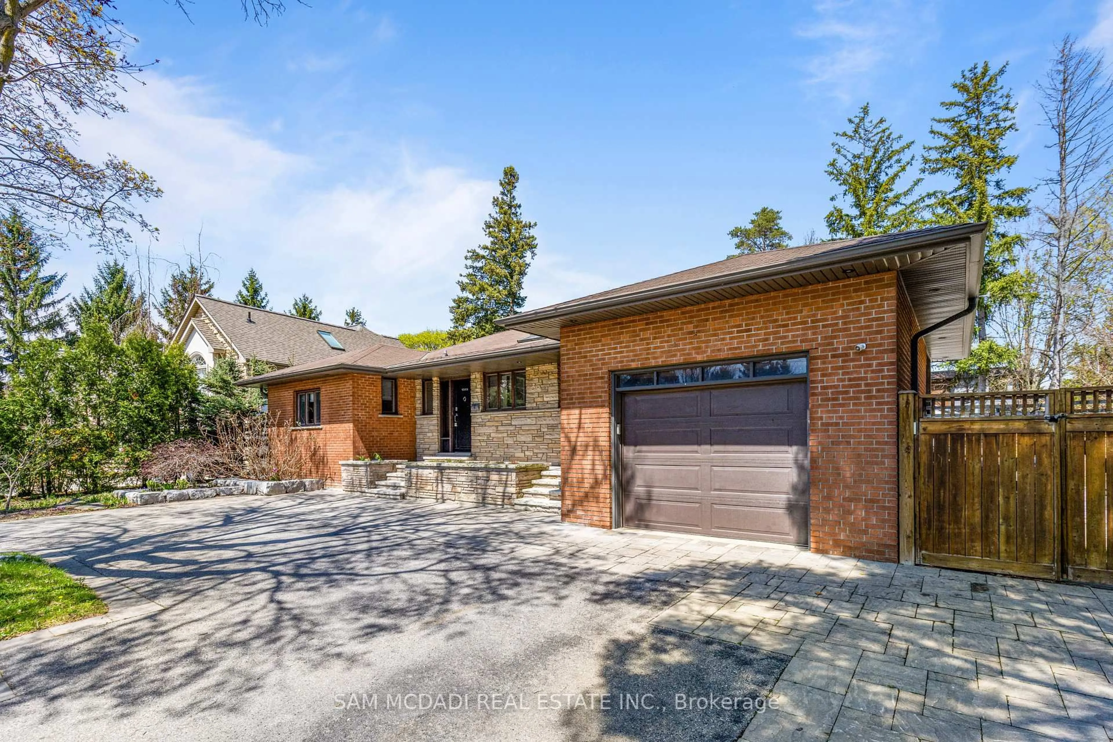 Home with brick exterior material, street for 1333 Wateska Blvd, Mississauga Ontario L5H 2R1