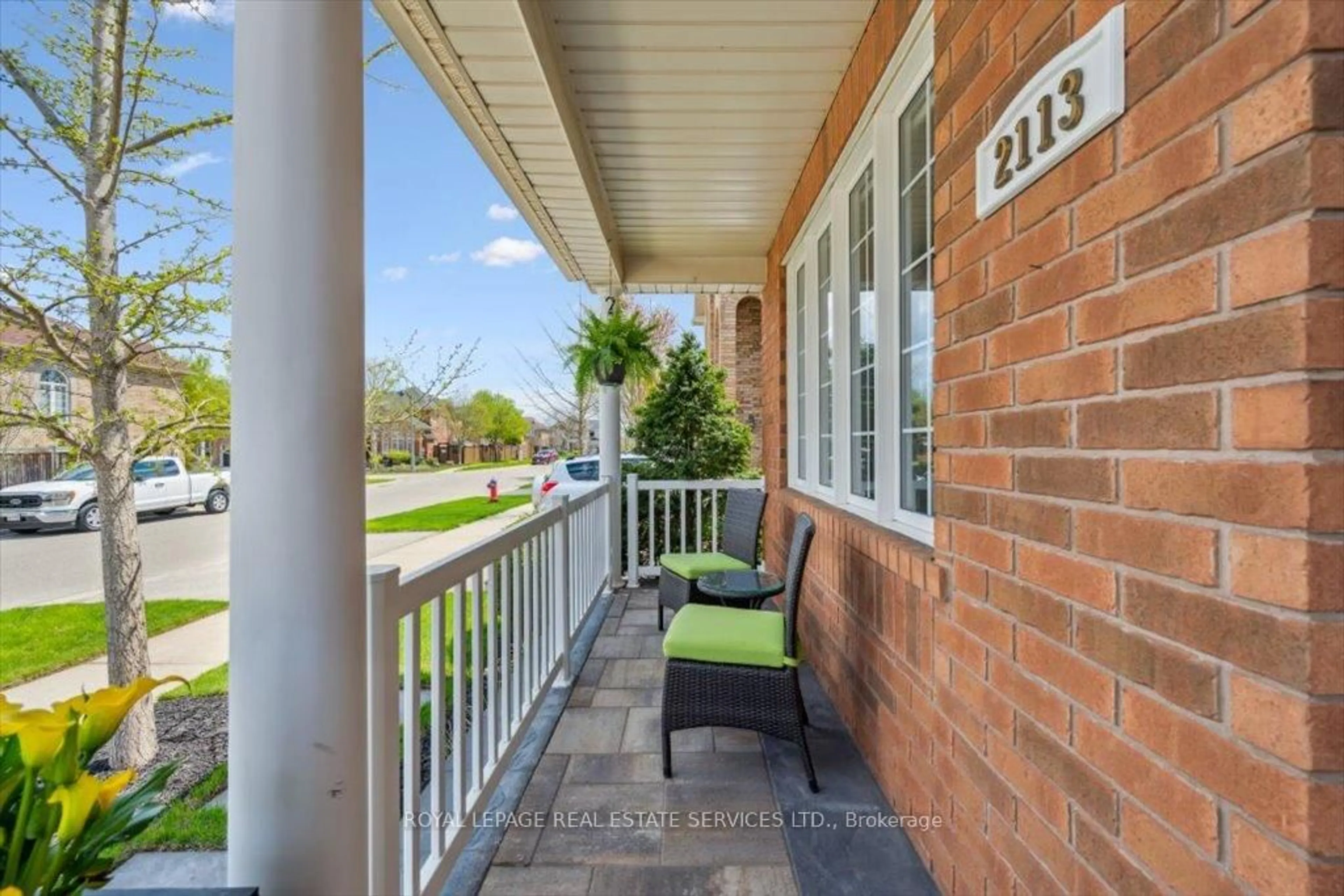 Patio, street for 2113 Falling Green Dr, Oakville Ontario L6M 5B6