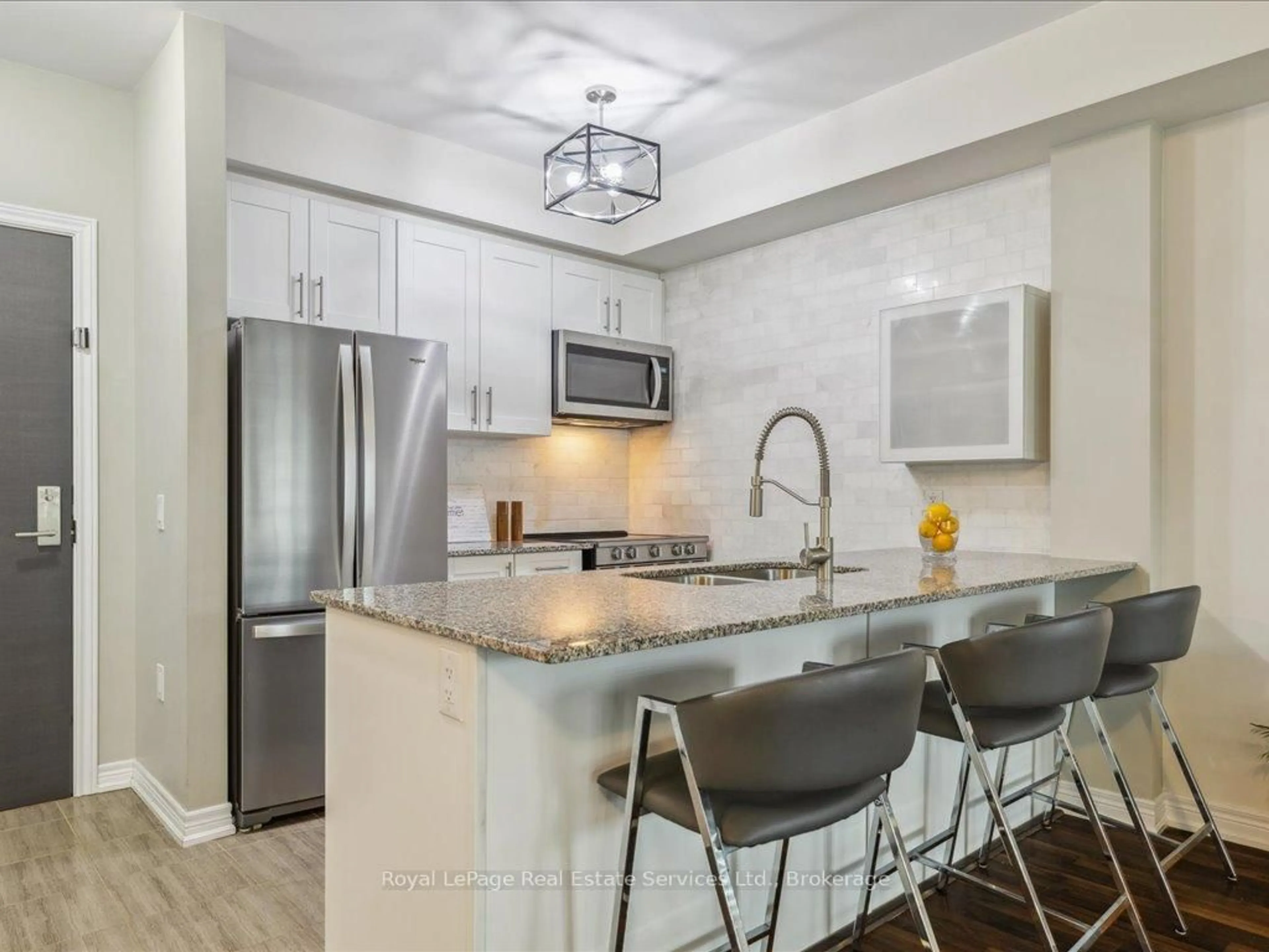 Open concept kitchen, ceramic/tile floor for 2370 Khalsa Gate #207, Oakville Ontario L6M 1P5