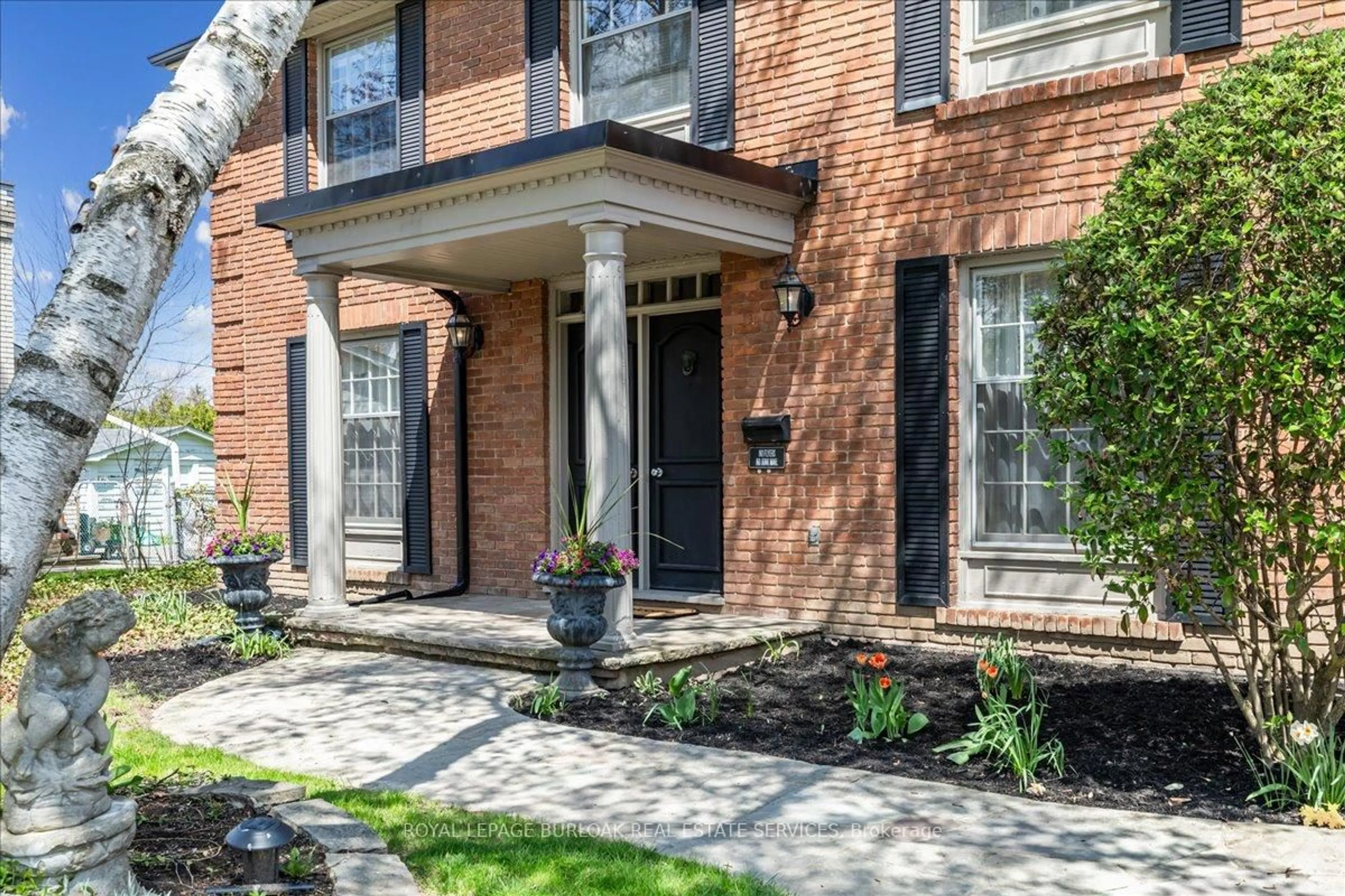 Home with brick exterior material, street for 1314 Fairway Crt, Burlington Ontario L7P 1M4
