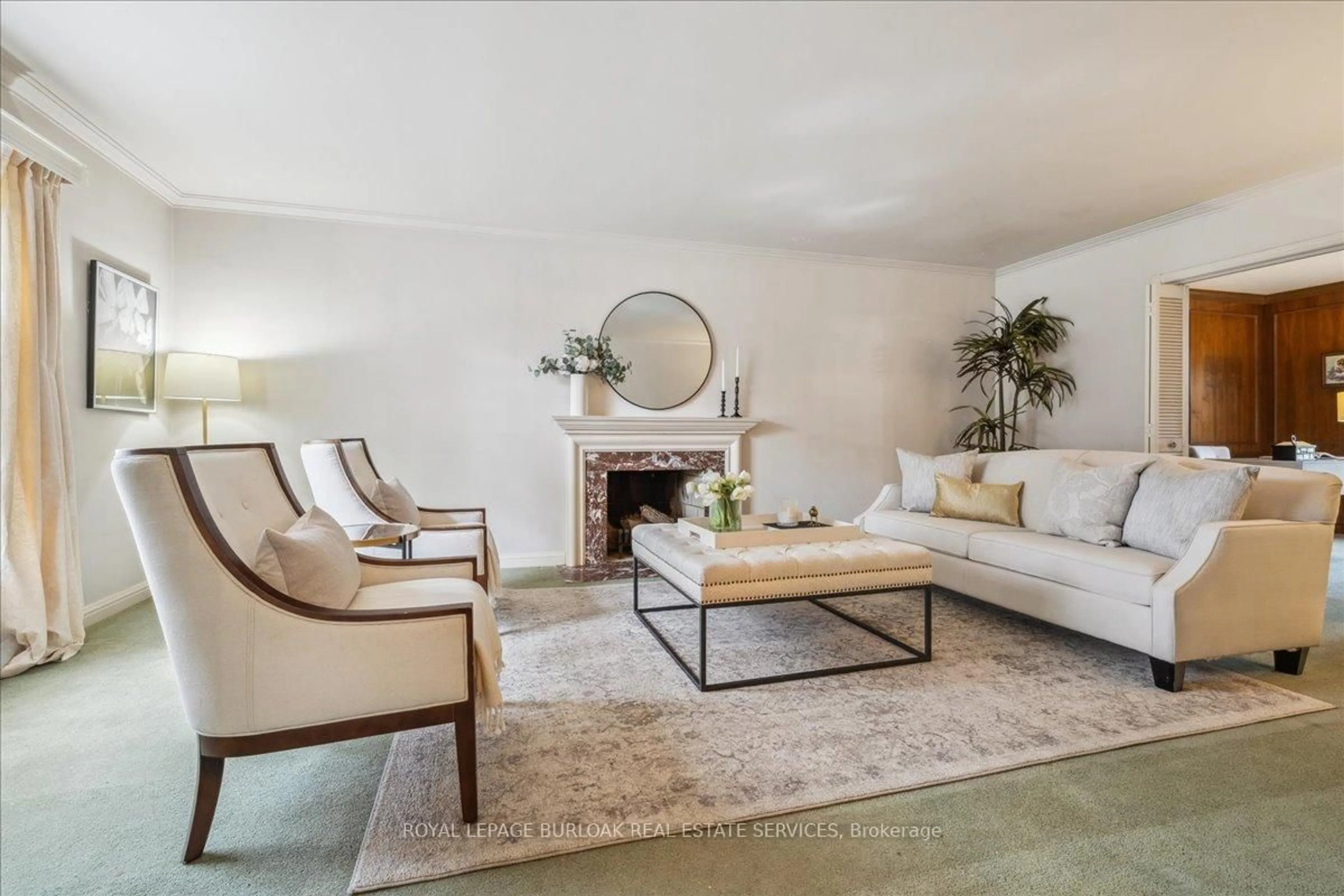 Living room with furniture, unknown for 1314 Fairway Crt, Burlington Ontario L7P 1M4