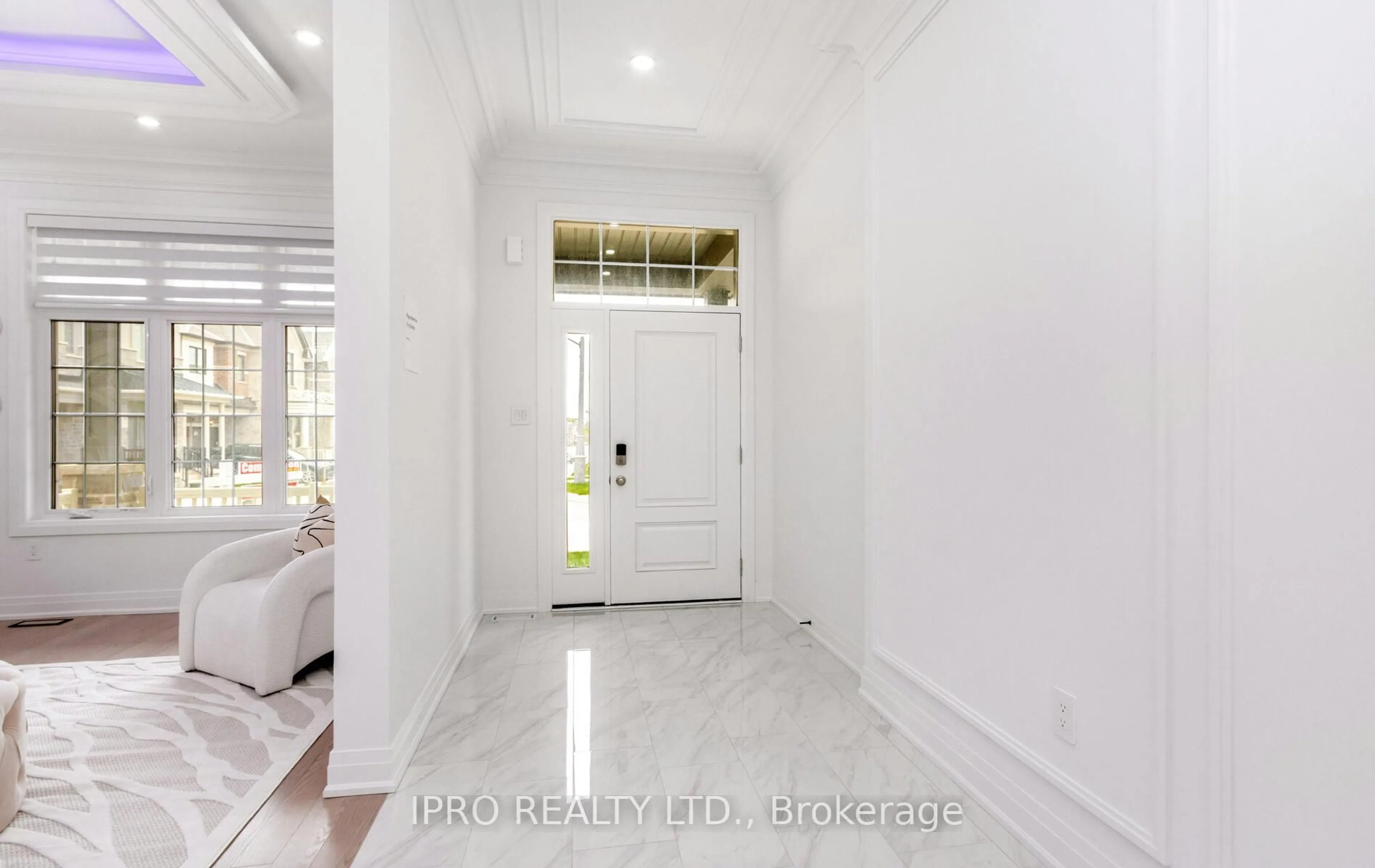 Indoor entryway for 1364 Aymond Cres, Oakville Ontario L6H 7W9