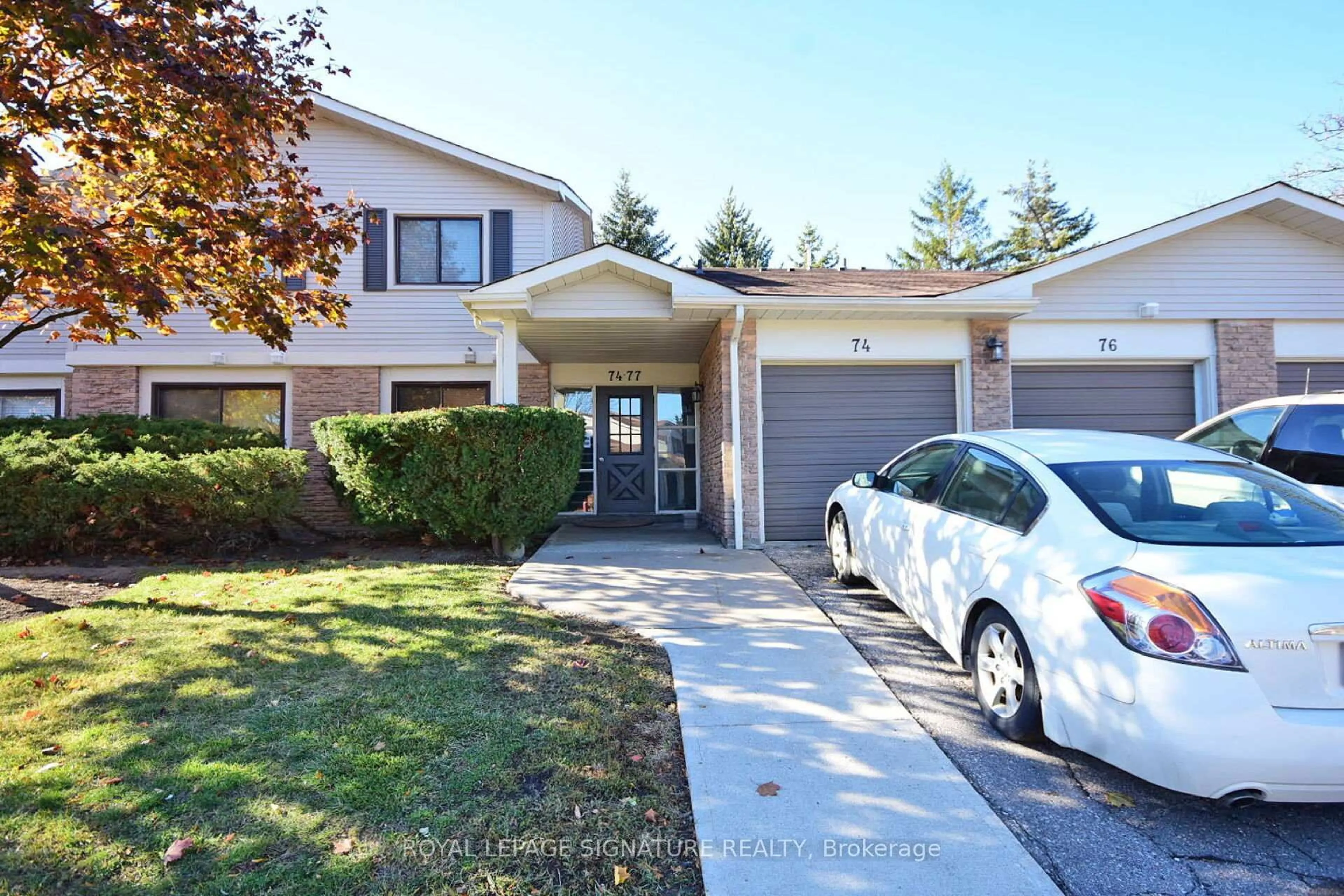 Home with vinyl exterior material, street for 2701 Aquitaine Ave #75, Mississauga Ontario L5N 2H7