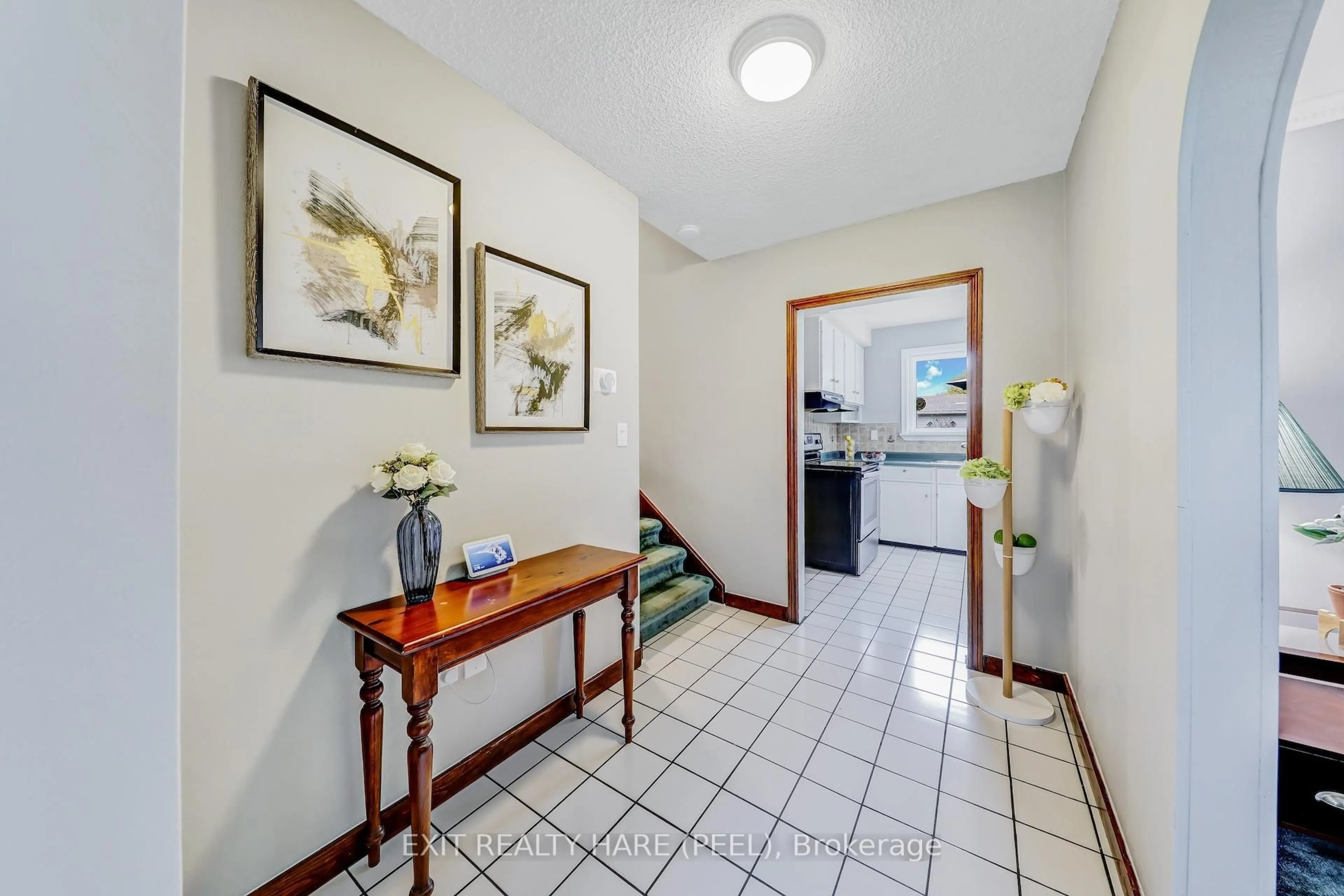 Indoor foyer for 25 McLaughlin Rd, Brampton Ontario L6X 1Y6
