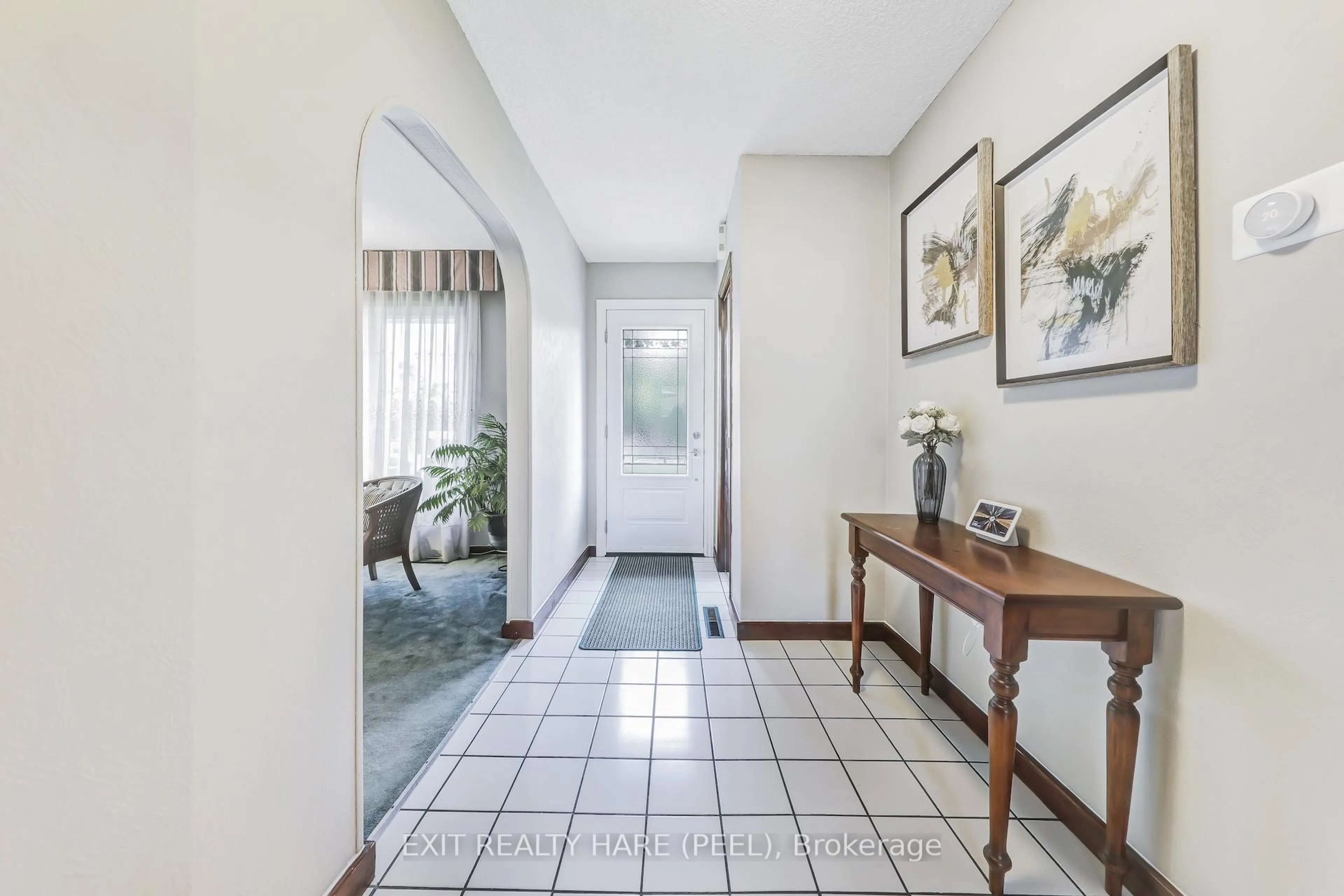 Indoor foyer for 25 McLaughlin Rd, Brampton Ontario L6X 1Y6