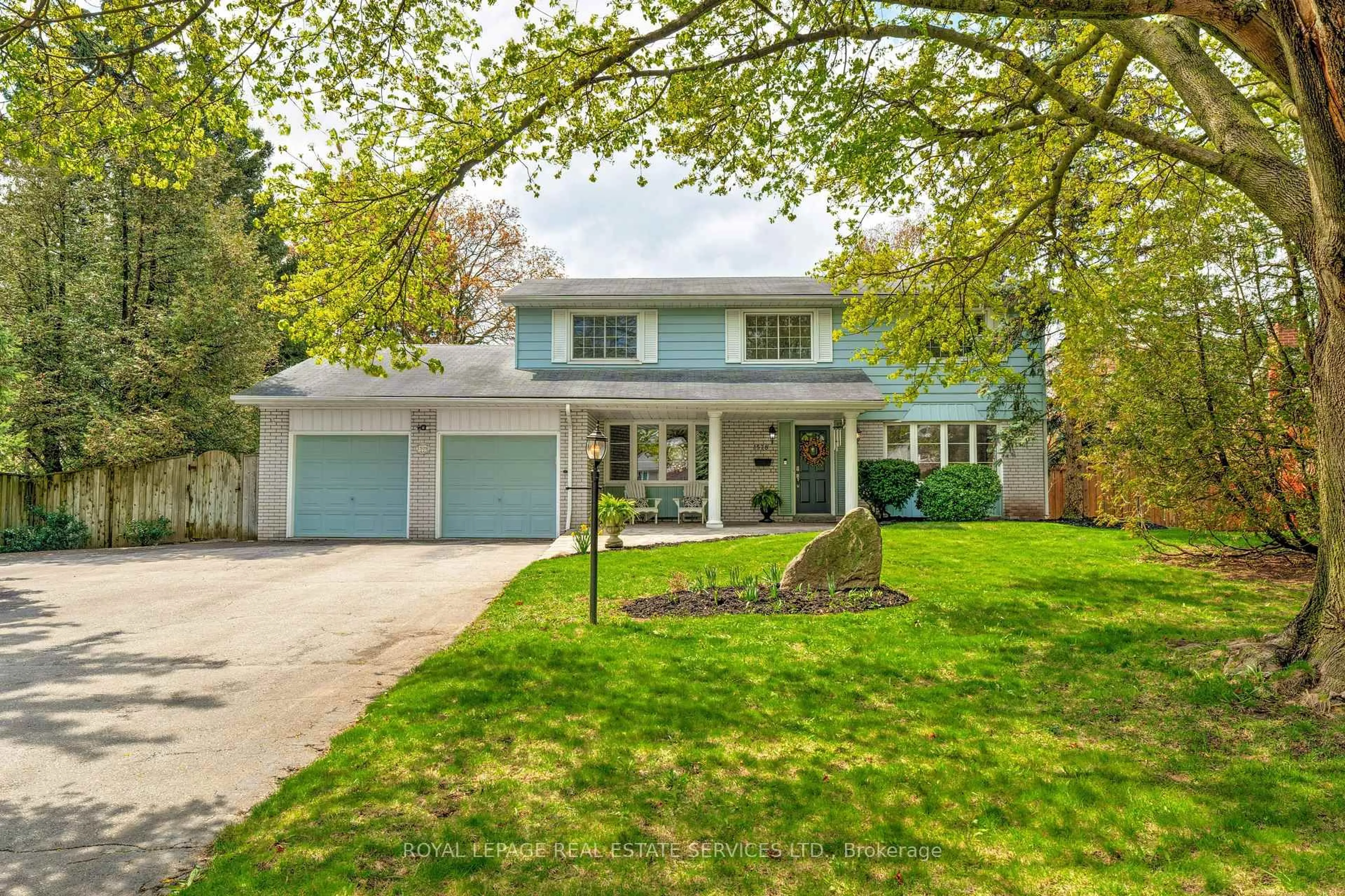 Home with vinyl exterior material, street for 1578 Venetia Dr, Oakville Ontario L6L 1K7
