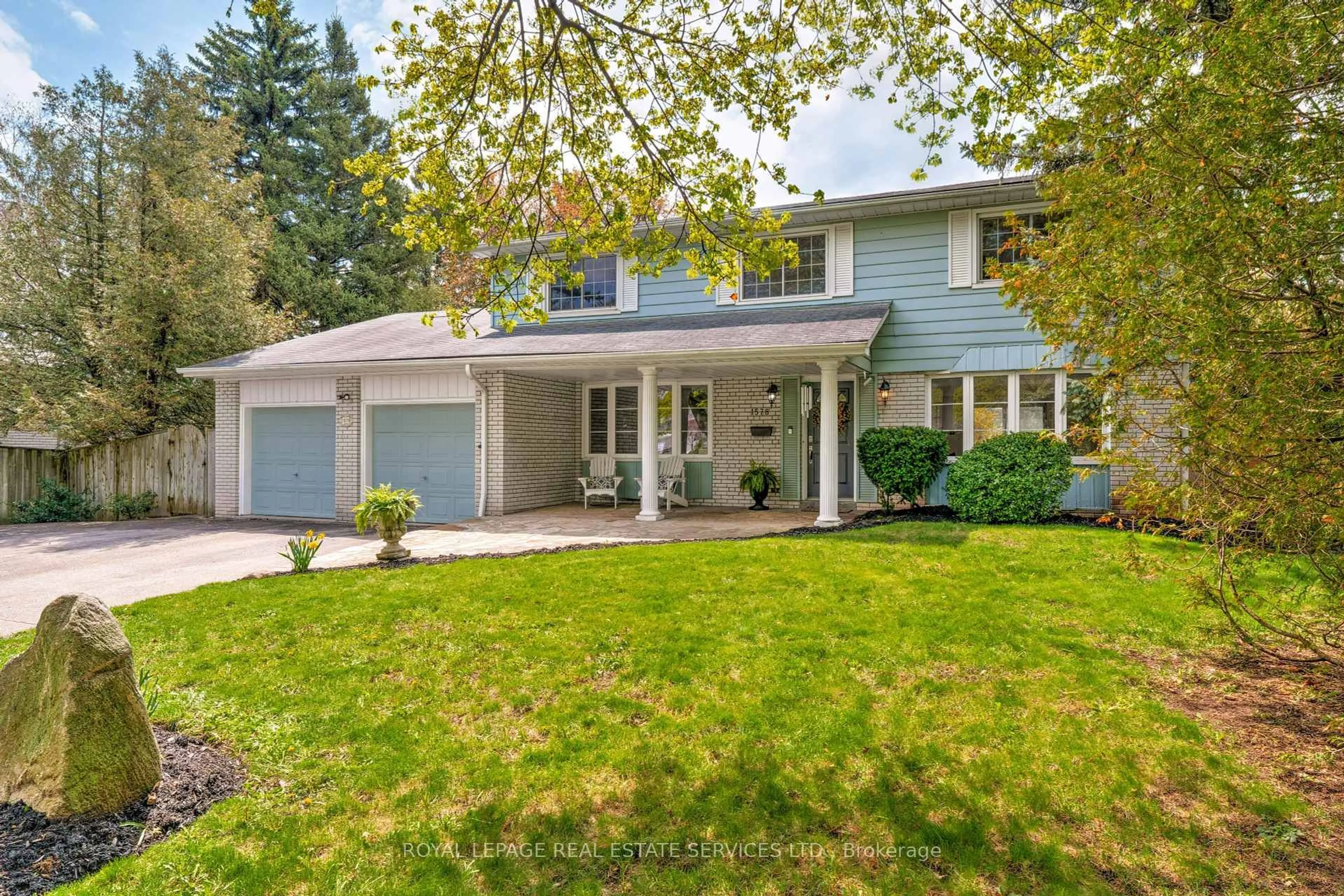 Home with vinyl exterior material, street for 1578 Venetia Dr, Oakville Ontario L6L 1K7