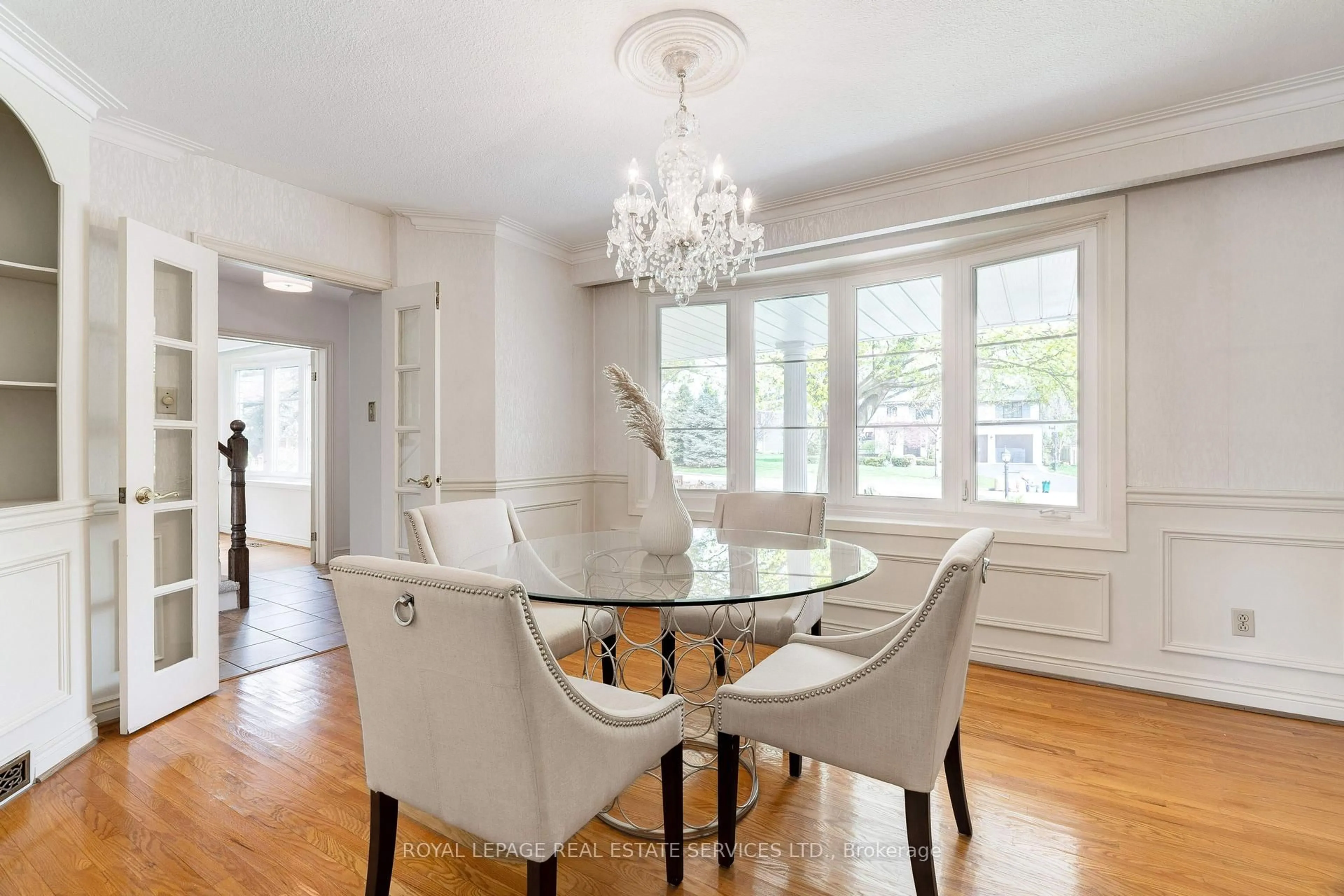Dining room, wood/laminate floor for 1578 Venetia Dr, Oakville Ontario L6L 1K7