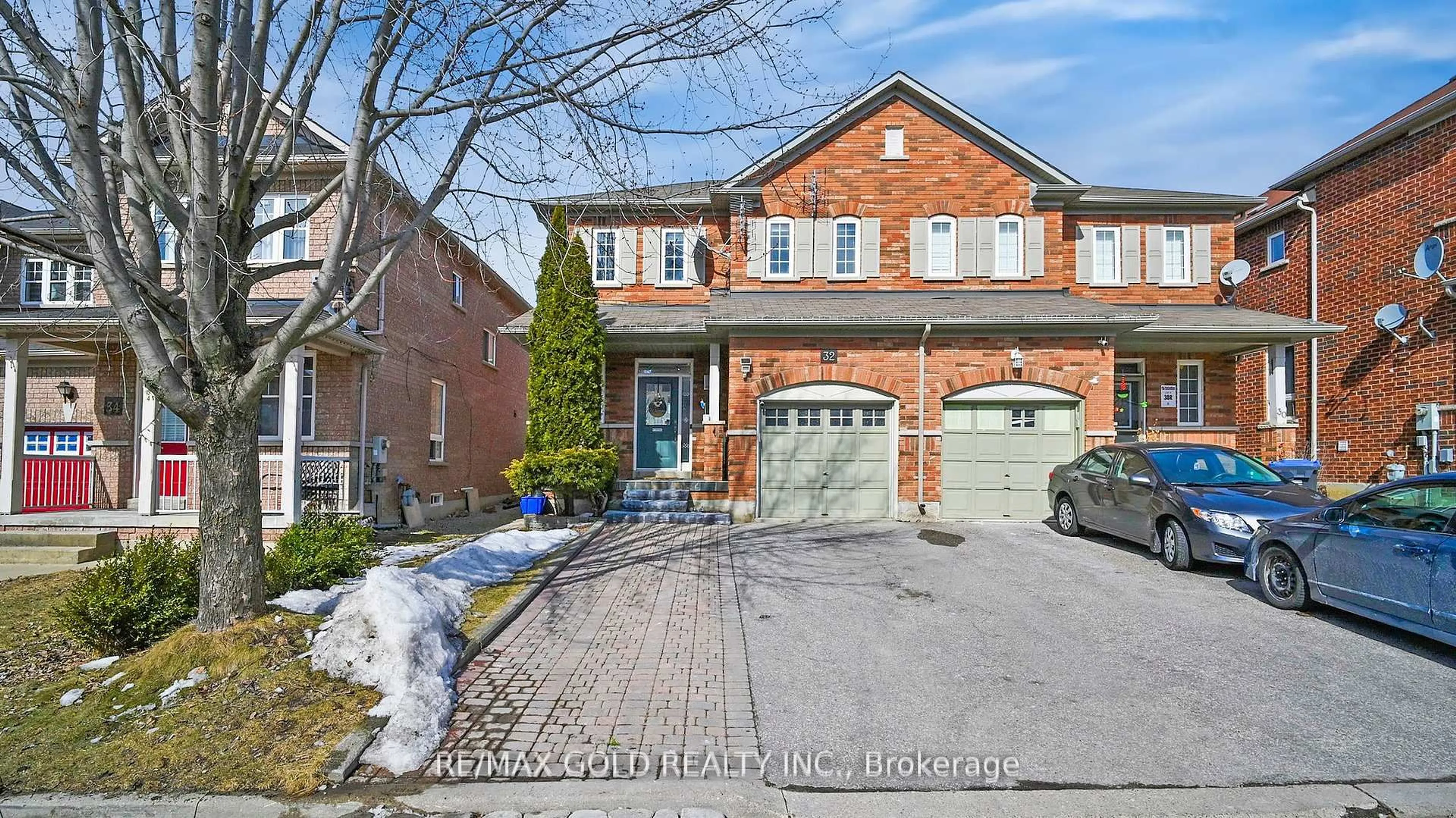 Home with brick exterior material, street for 32 Ashdale Rd, Brampton Ontario L6Y 5M7