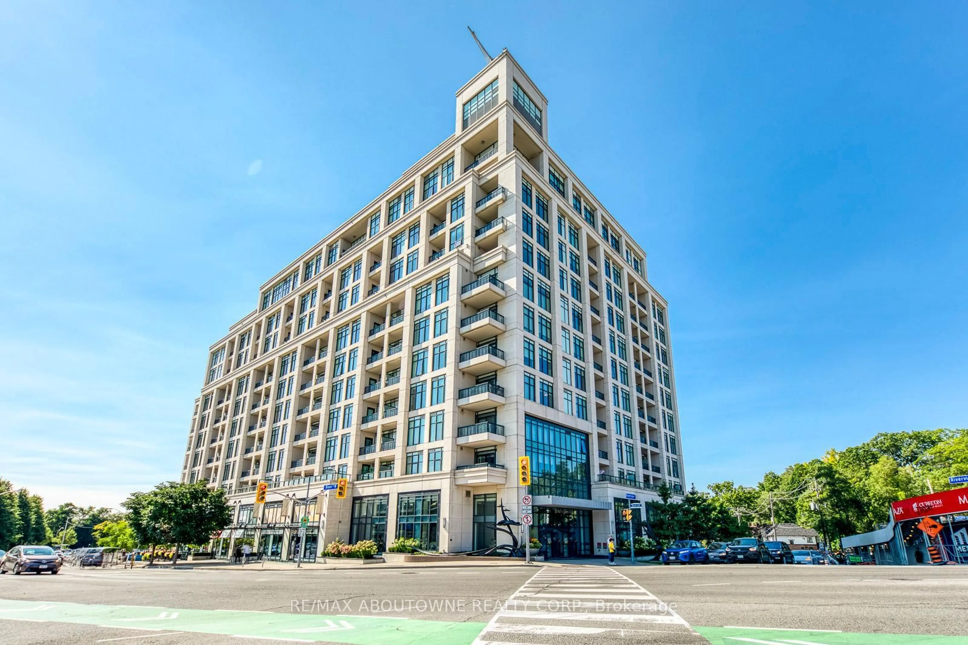 Indoor foyer for 1 Old Mill Dr #629, Toronto Ontario M6S 0A1