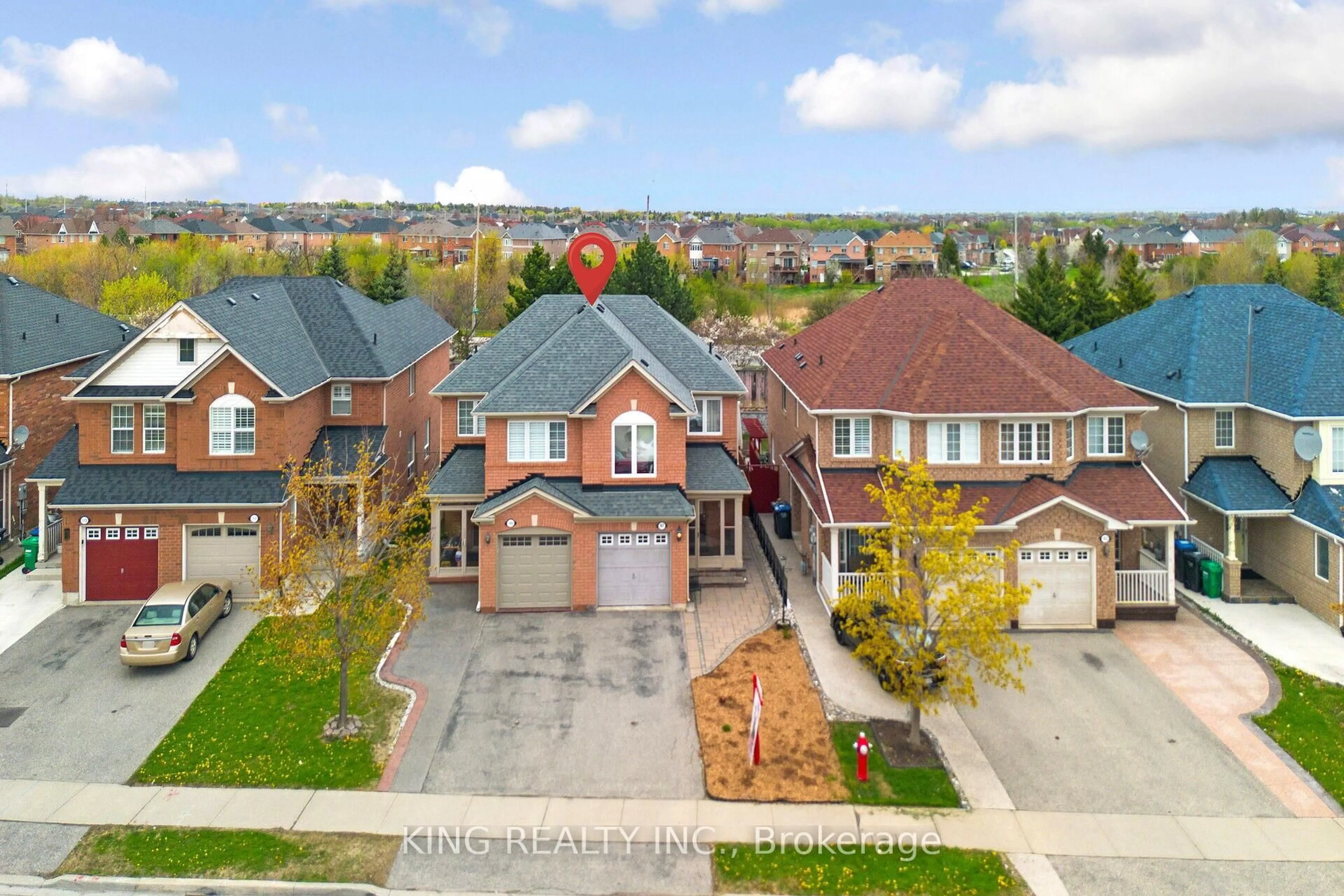 A pic from outside/outdoor area/front of a property/back of a property/a pic from drone, street for 107 Herdwick St, Brampton Ontario L6S 0A5