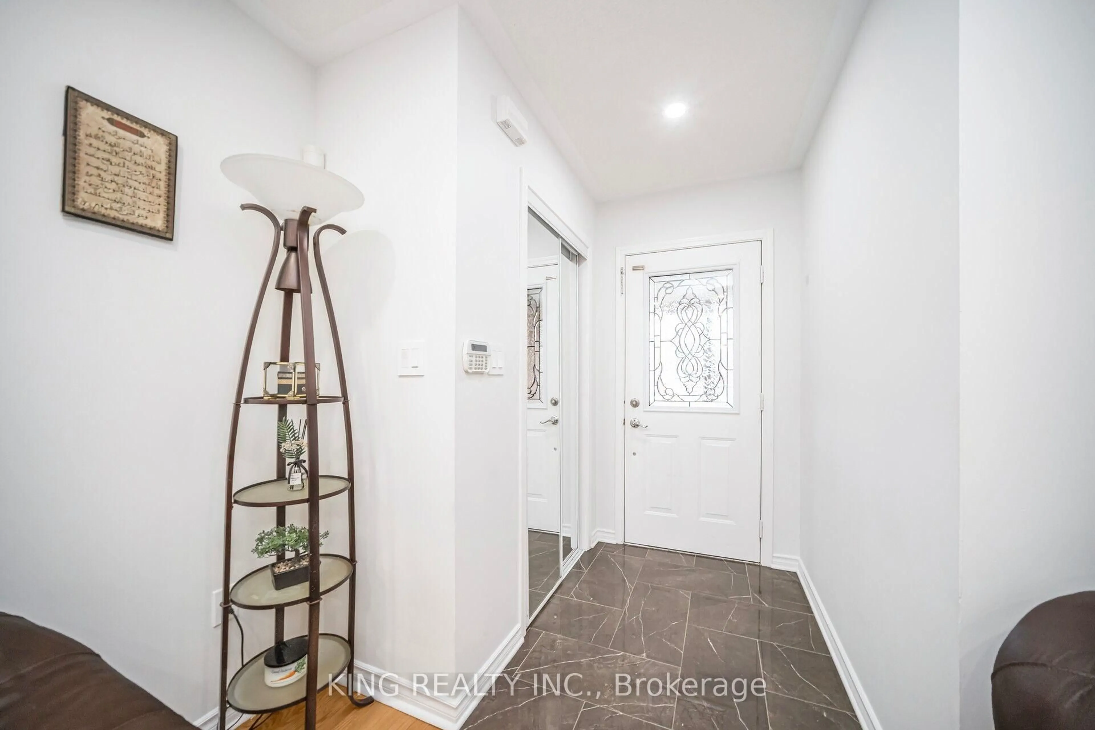 Indoor entryway for 107 Herdwick St, Brampton Ontario L6S 0A5