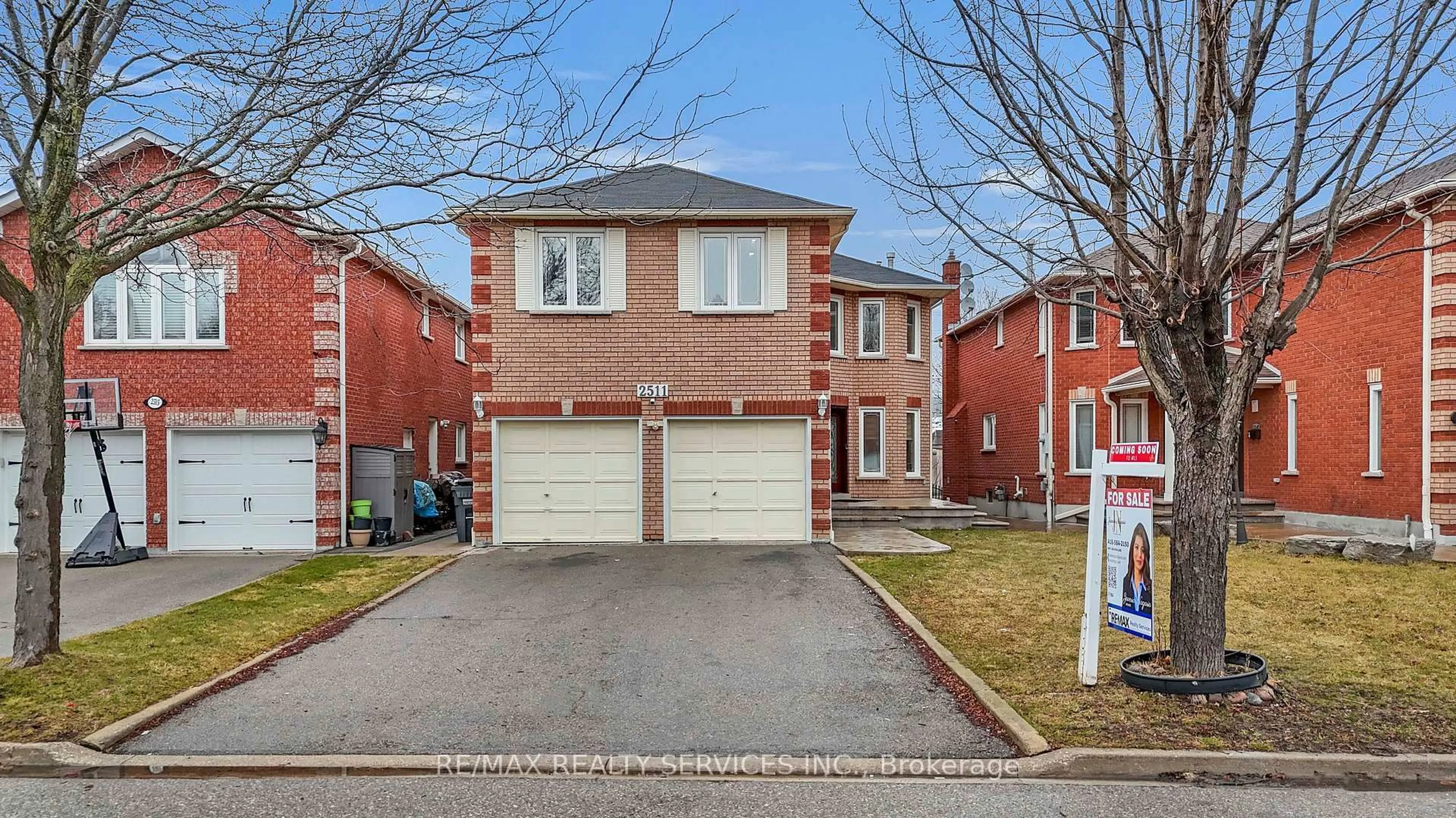 Home with brick exterior material, street for 2511 Paula Crt, Mississauga Ontario L5K 2R5
