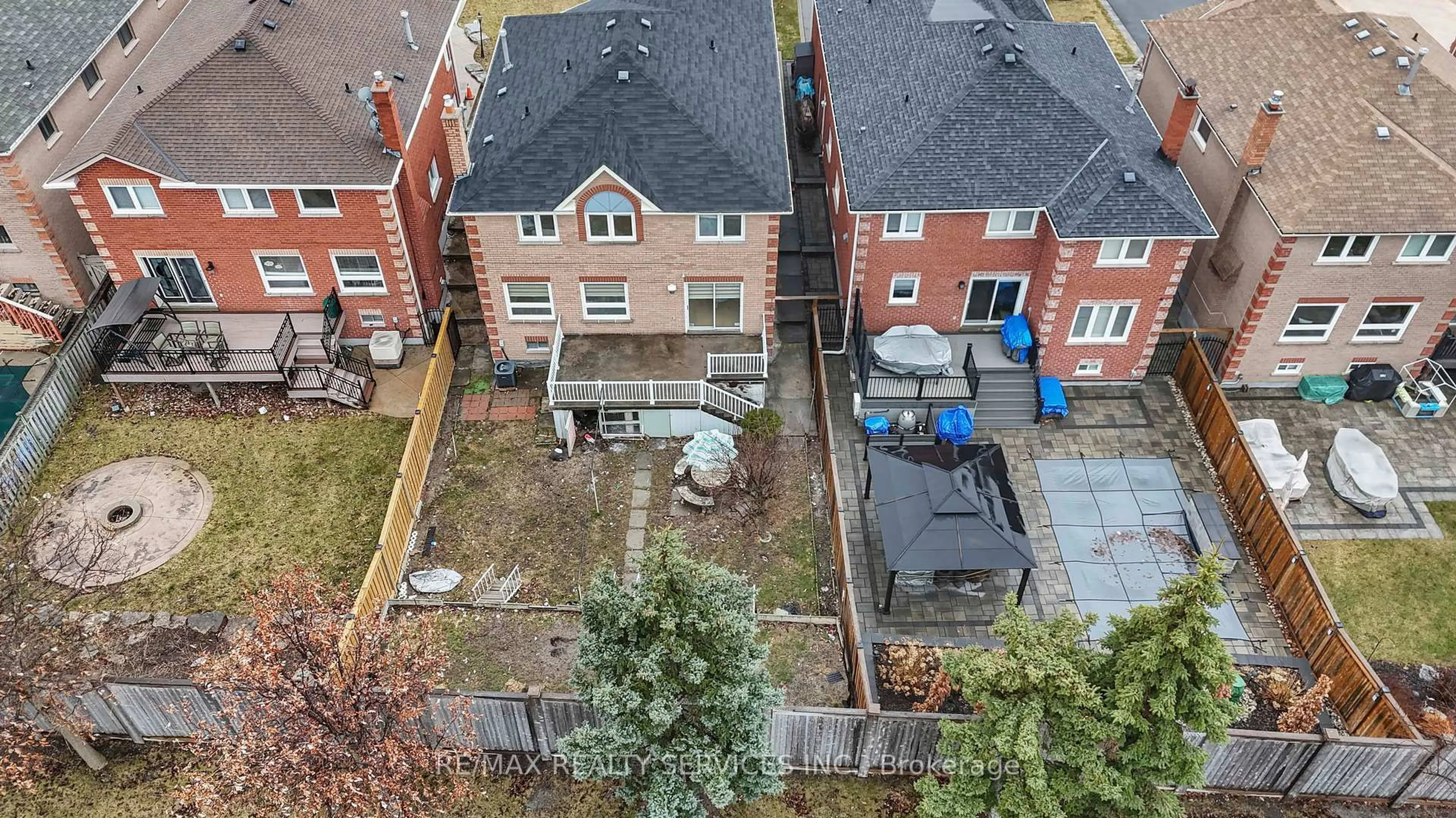 A pic from outside/outdoor area/front of a property/back of a property/a pic from drone, city buildings view from balcony for 2511 Paula Crt, Mississauga Ontario L5K 2R5