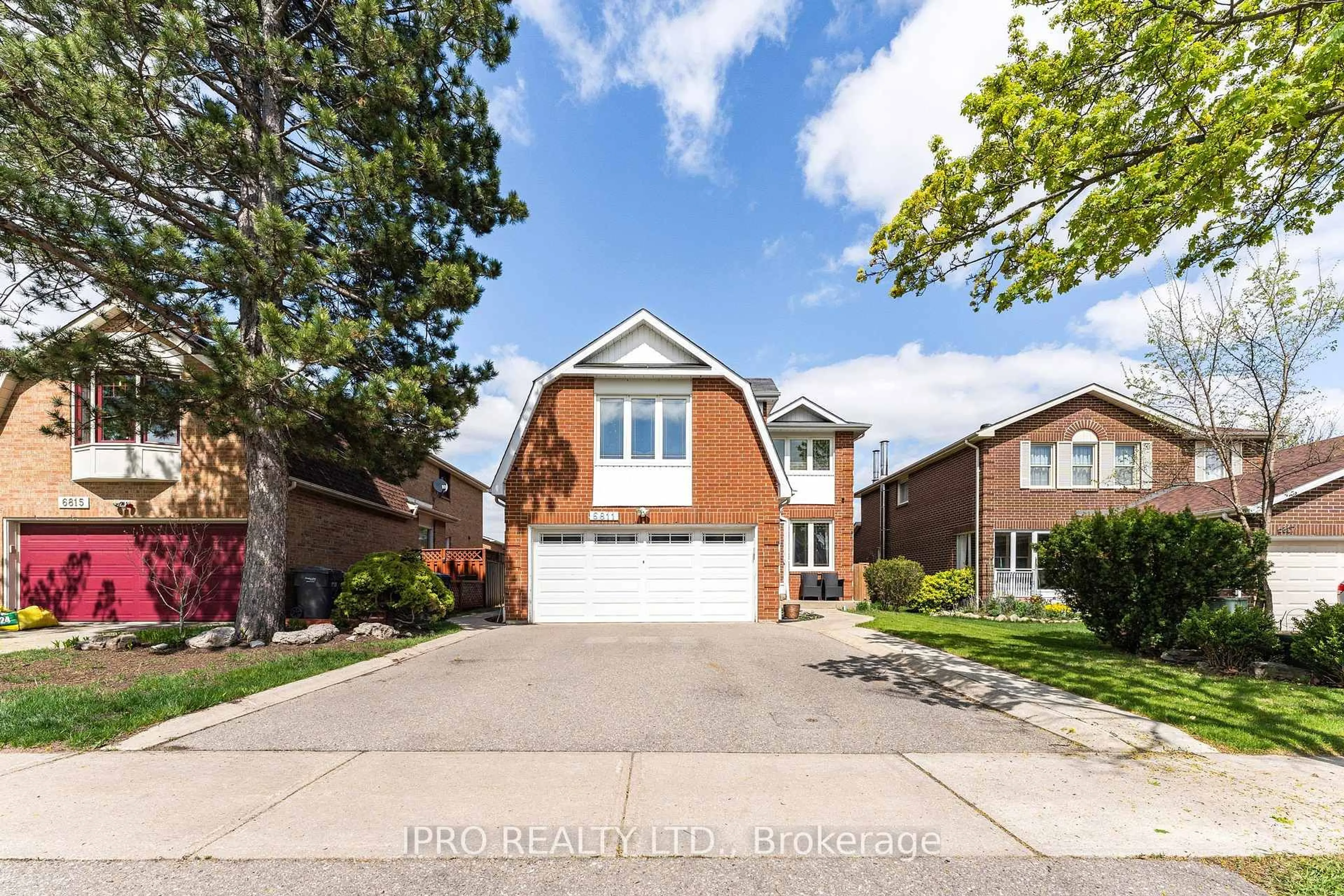 Home with brick exterior material, street for 6811 Edenwood Dr, Mississauga Ontario L5N 3X9