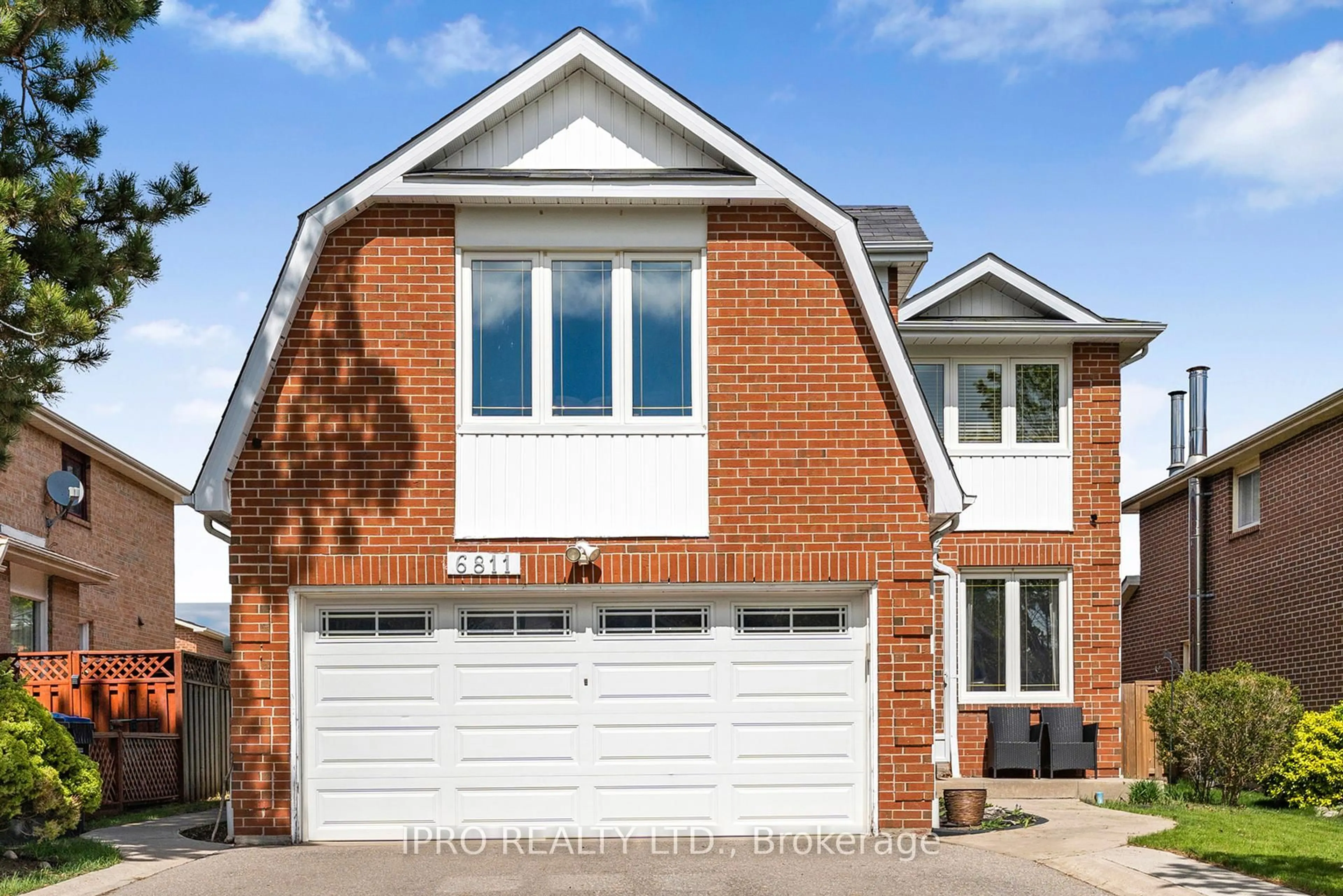 Home with brick exterior material, street for 6811 Edenwood Dr, Mississauga Ontario L5N 3X9