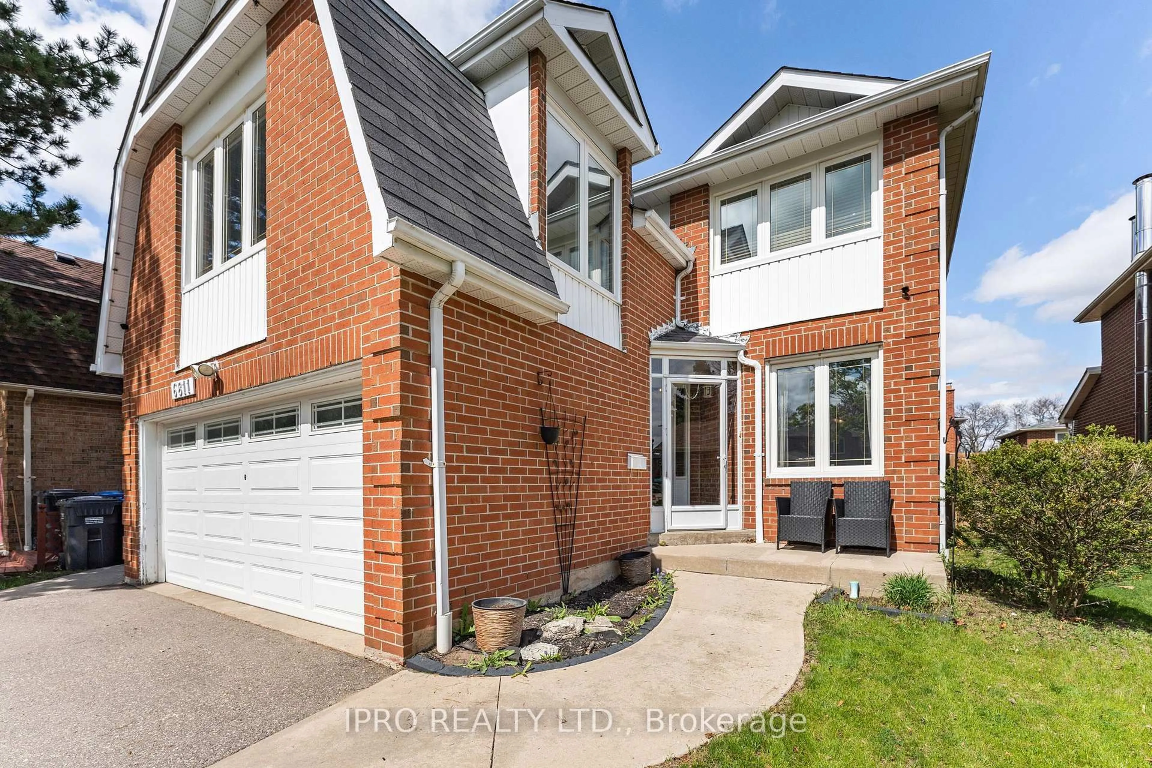 Home with brick exterior material, street for 6811 Edenwood Dr, Mississauga Ontario L5N 3X9