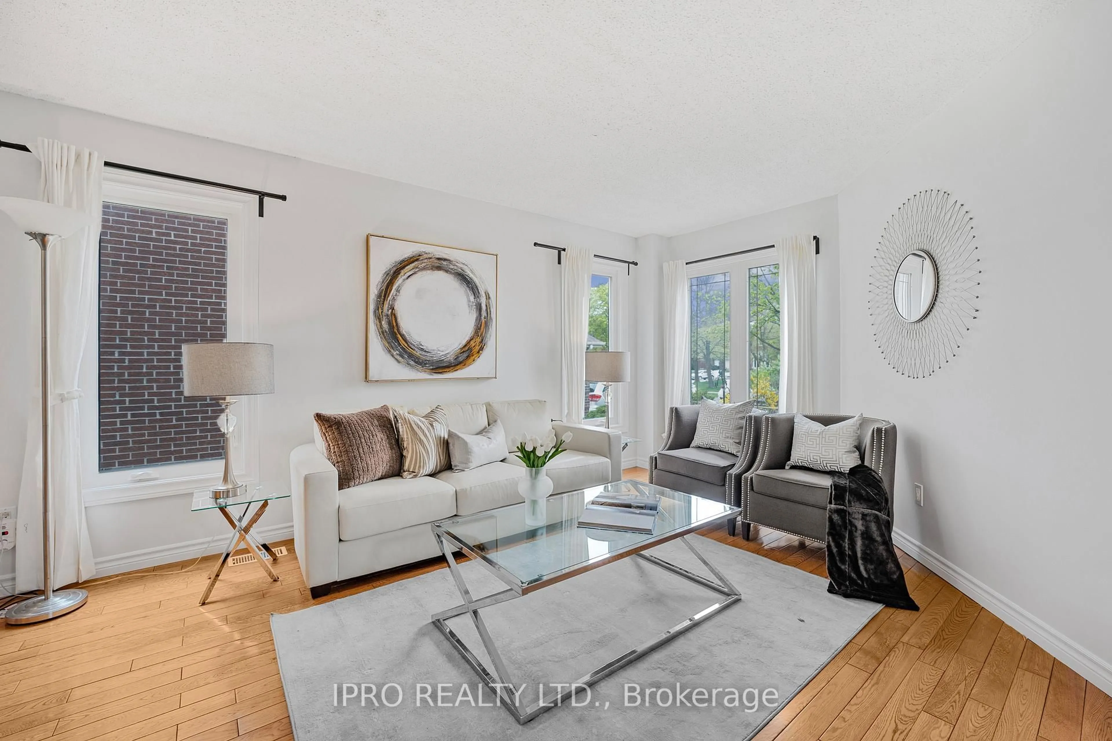 Living room with furniture, unknown for 6811 Edenwood Dr, Mississauga Ontario L5N 3X9