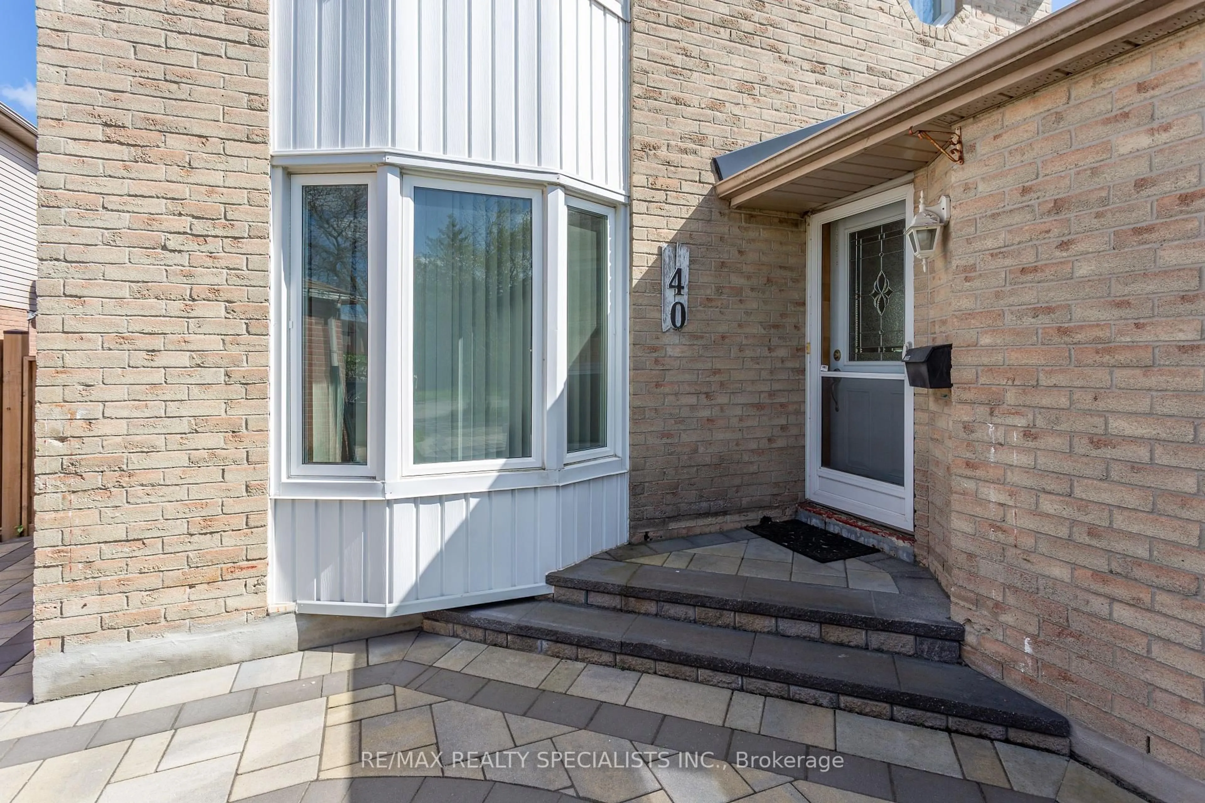 Patio, street for 40 Mayberry Crt, Brampton Ontario L6S 5B1