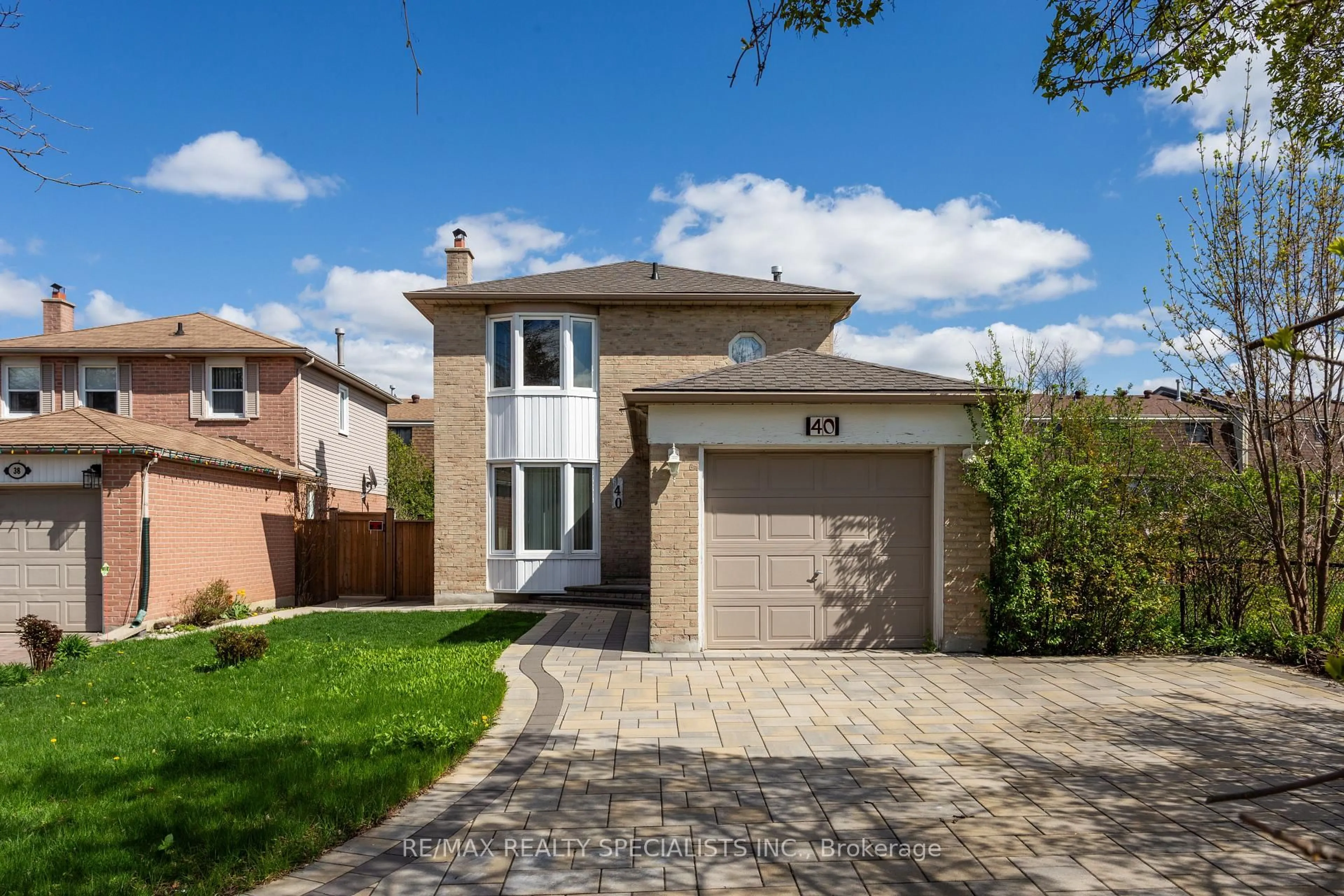 Home with brick exterior material, street for 40 Mayberry Crt, Brampton Ontario L6S 5B1