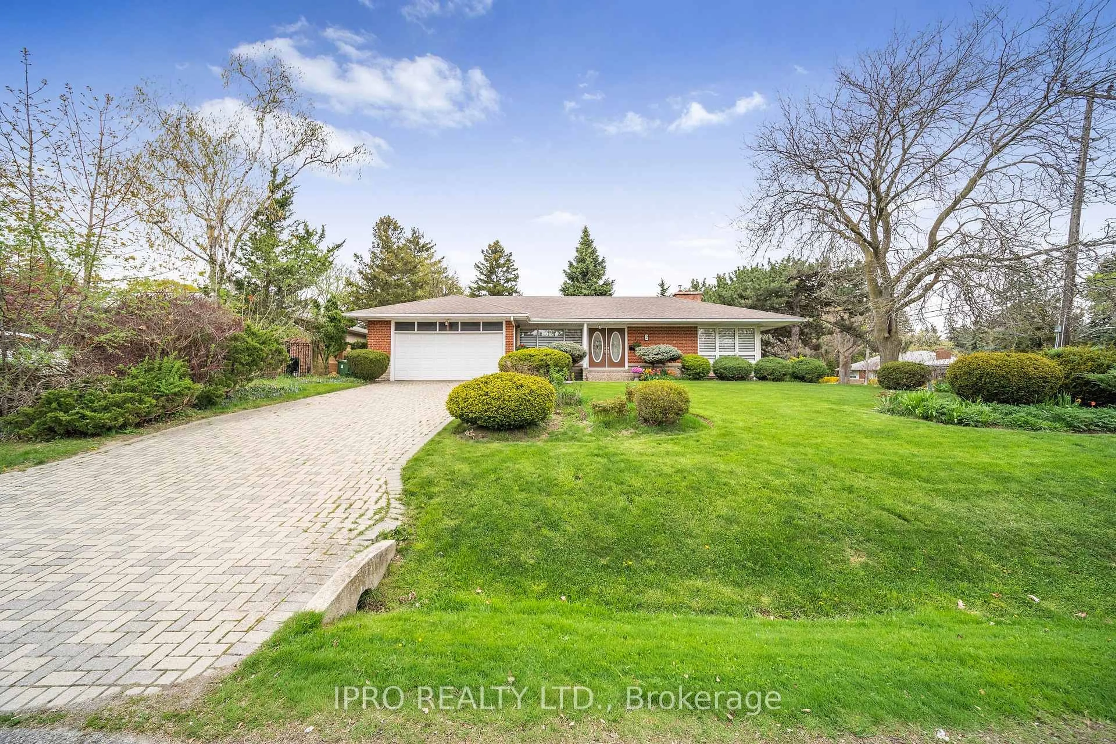 A pic from outside/outdoor area/front of a property/back of a property/a pic from drone, street for 2 Aylesbury Rd, Toronto Ontario M9A 2M4