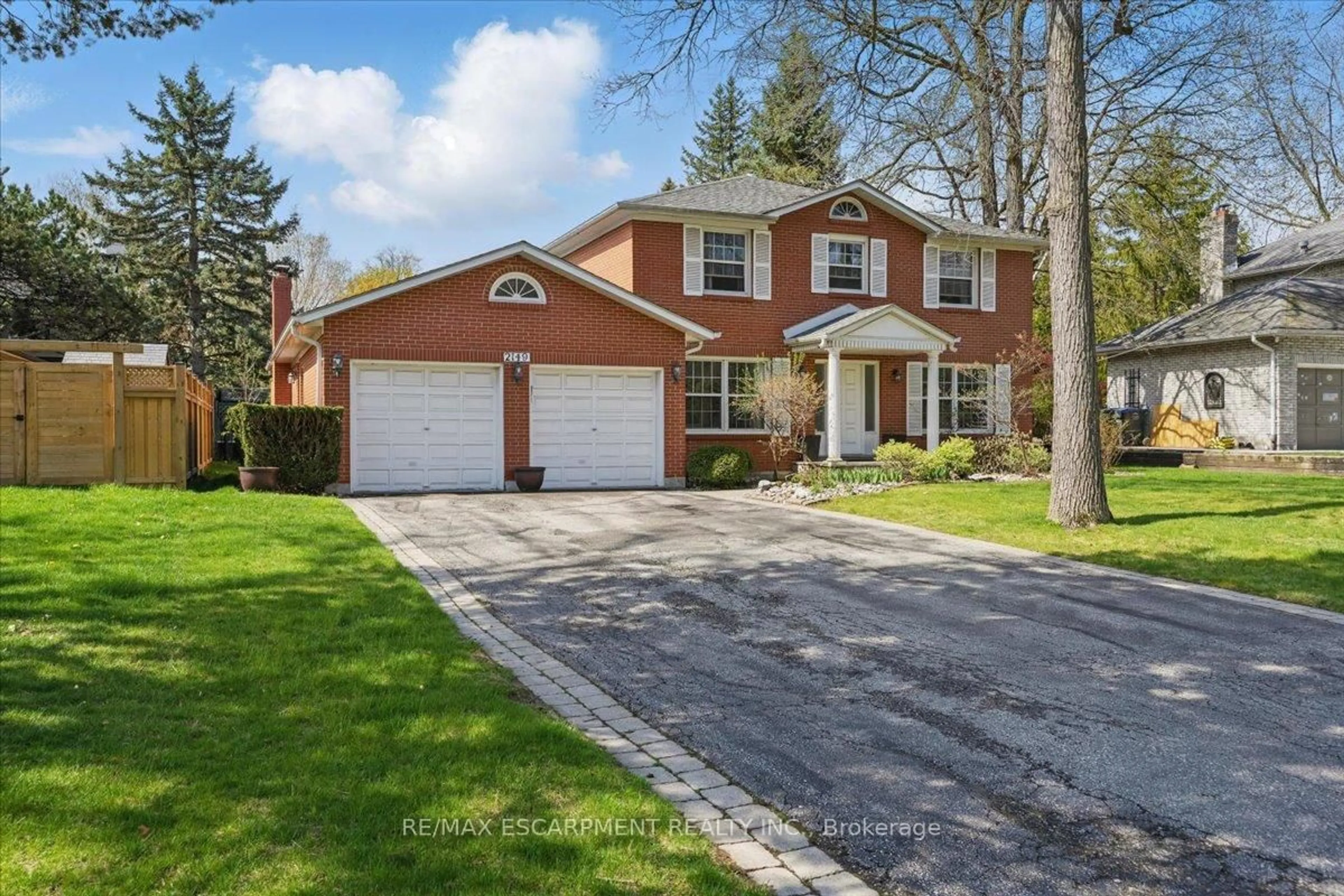 Home with brick exterior material, street for 2149 Kawartha Cres, Mississauga Ontario L5H 3P8