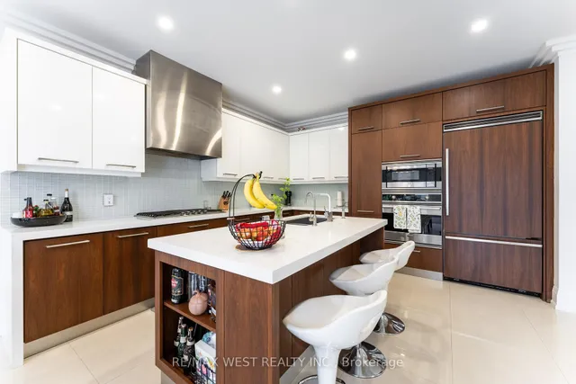 Additional property image - 1152 Glengrove Ave