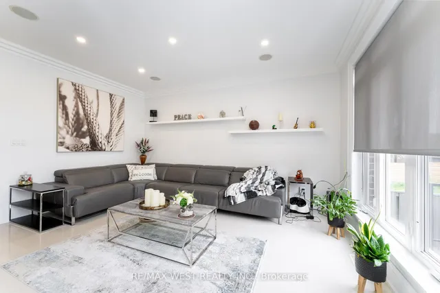Additional property image - 1152 Glengrove Ave