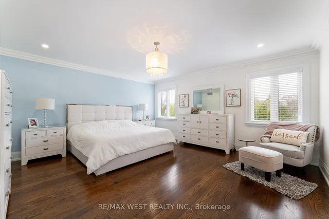 Additional property image - 1152 Glengrove Ave