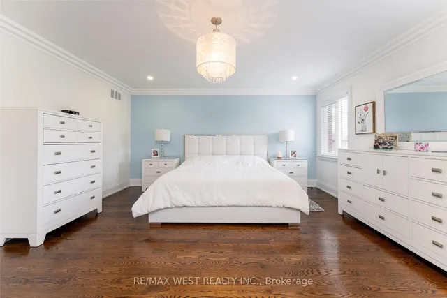 Additional property image - 1152 Glengrove Ave