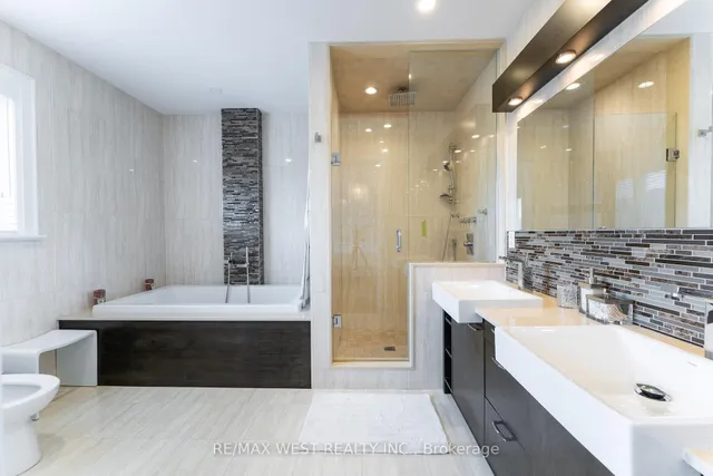 Additional property image - 1152 Glengrove Ave
