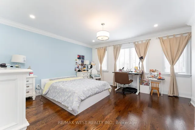 Additional property image - 1152 Glengrove Ave