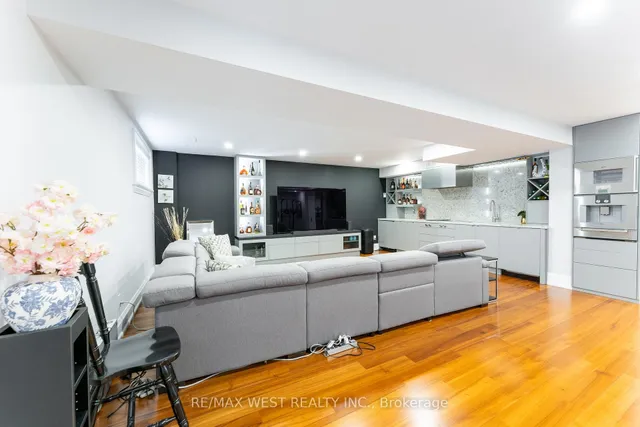 Additional property image - 1152 Glengrove Ave