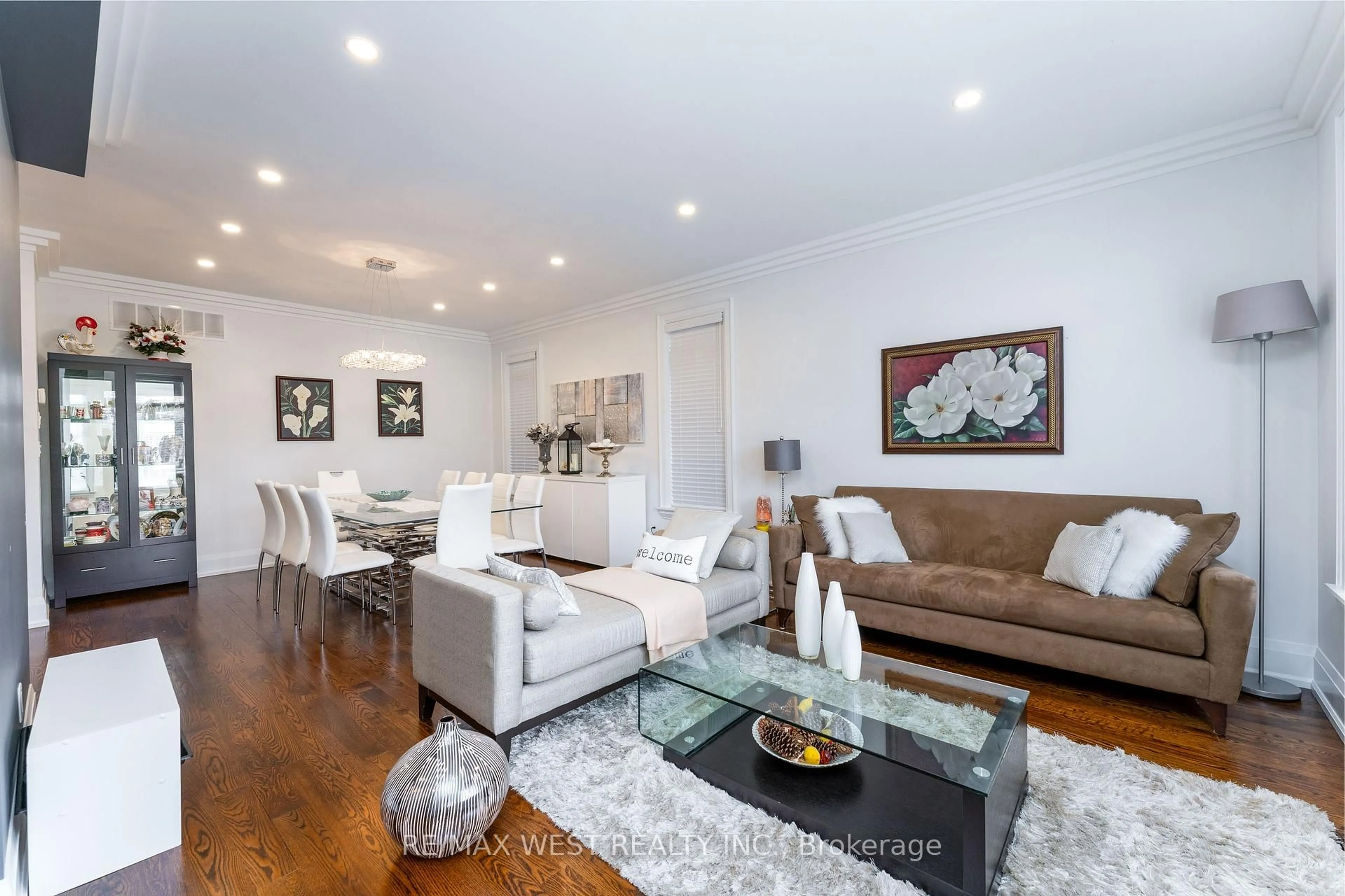 Living room with furniture, wood/laminate floor for 1152 Glengrove Ave, Toronto Ontario M6B 2K4
