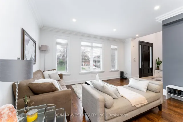 Additional property image - 1152 Glengrove Ave