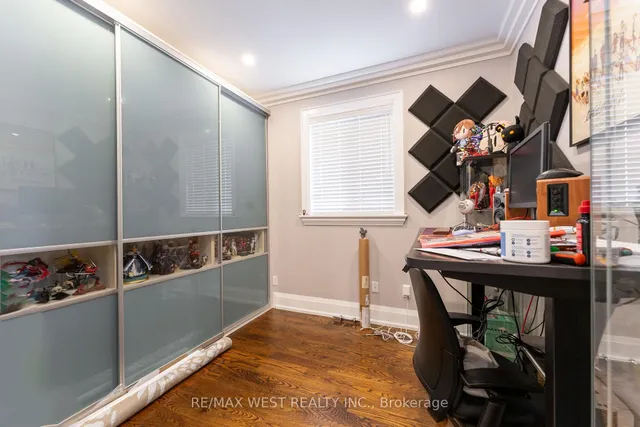 Additional property image - 1152 Glengrove Ave