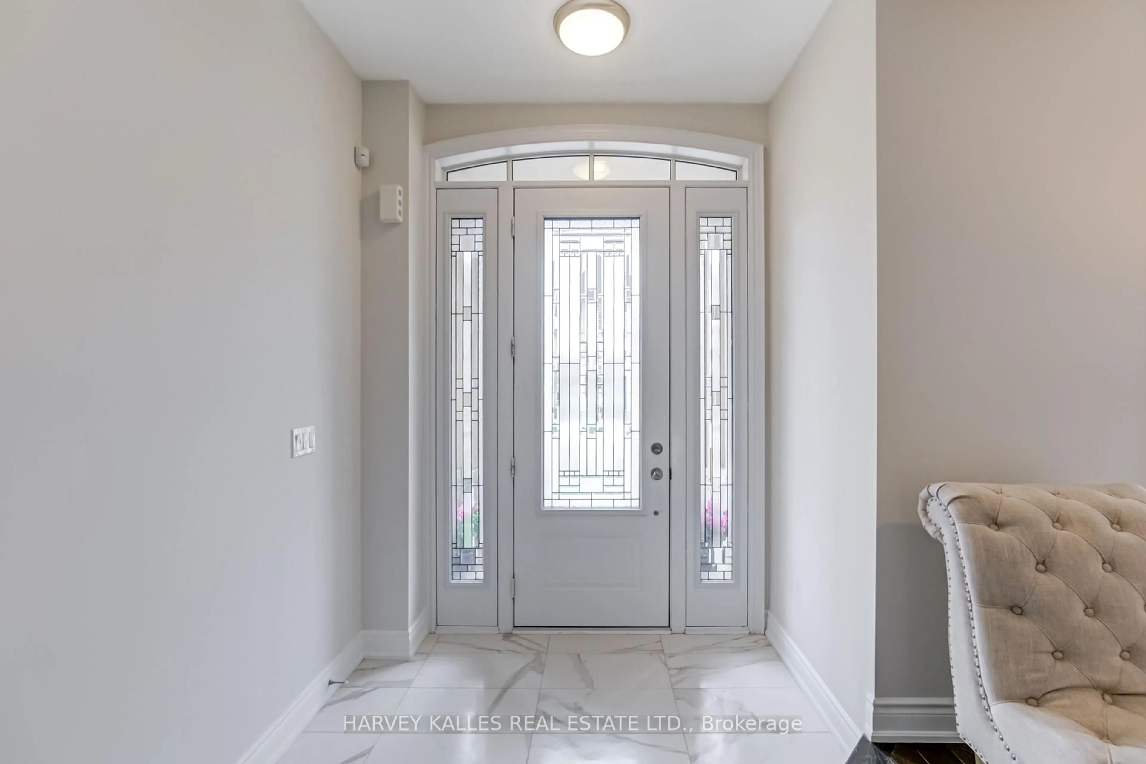 Indoor entryway for 3096 Post Rd, Oakville Ontario L6H 0V3