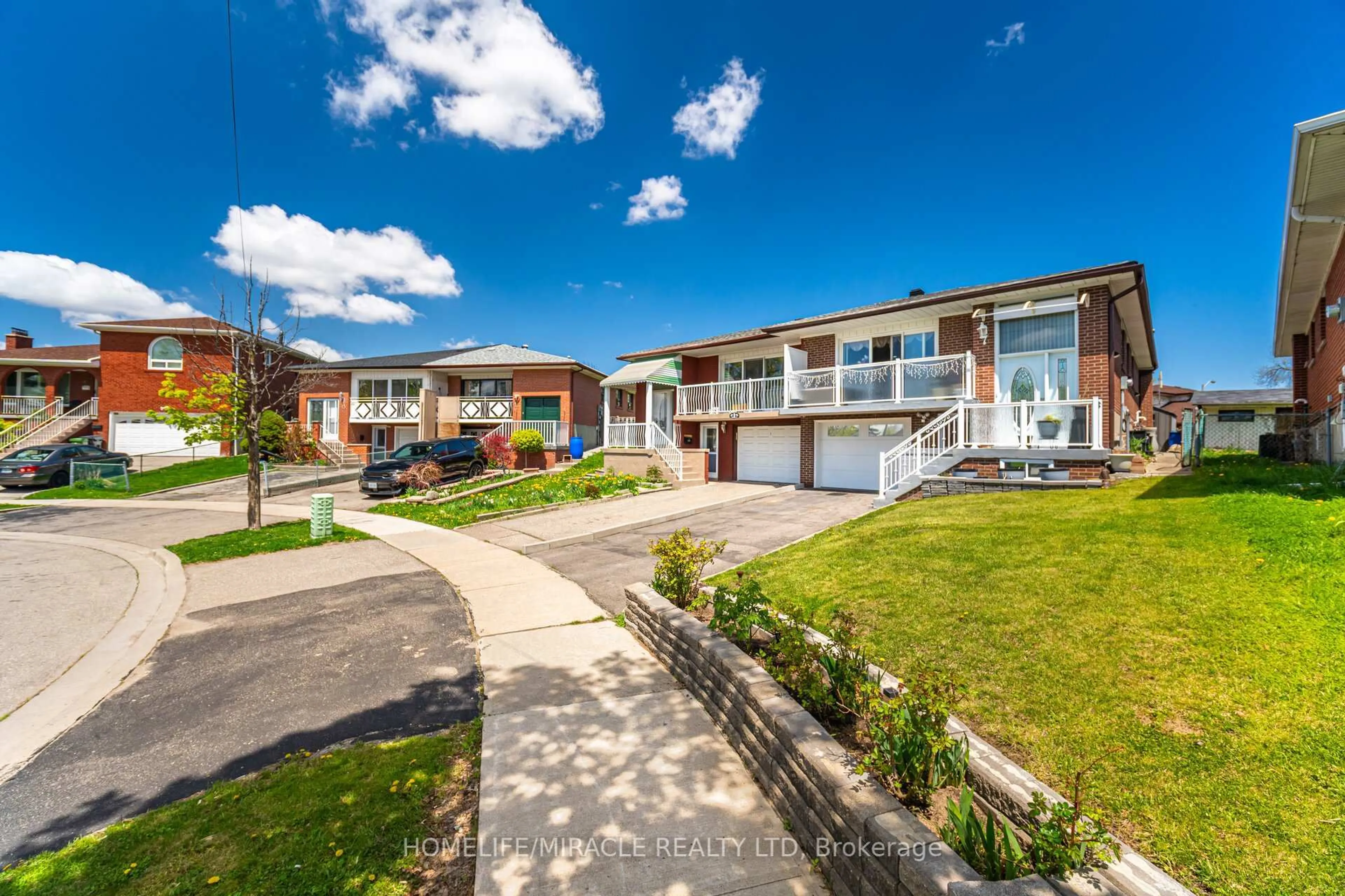 A pic from outside/outdoor area/front of a property/back of a property/a pic from drone, street for 7 Tamarisk Dr, Toronto Ontario M9V 1S2