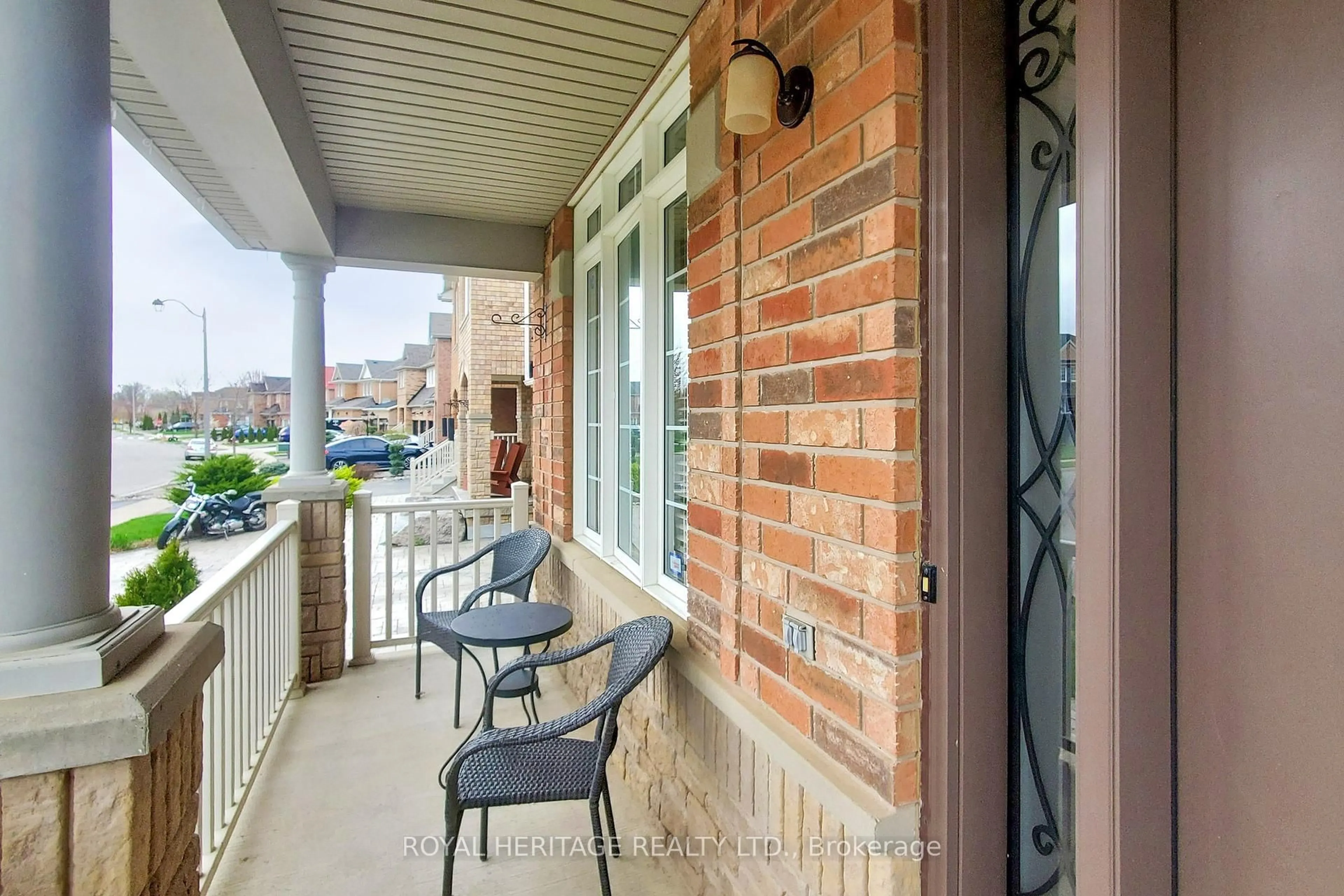 Patio, street for 22 Tawnberry Circ, Brampton Ontario L7A 0J6