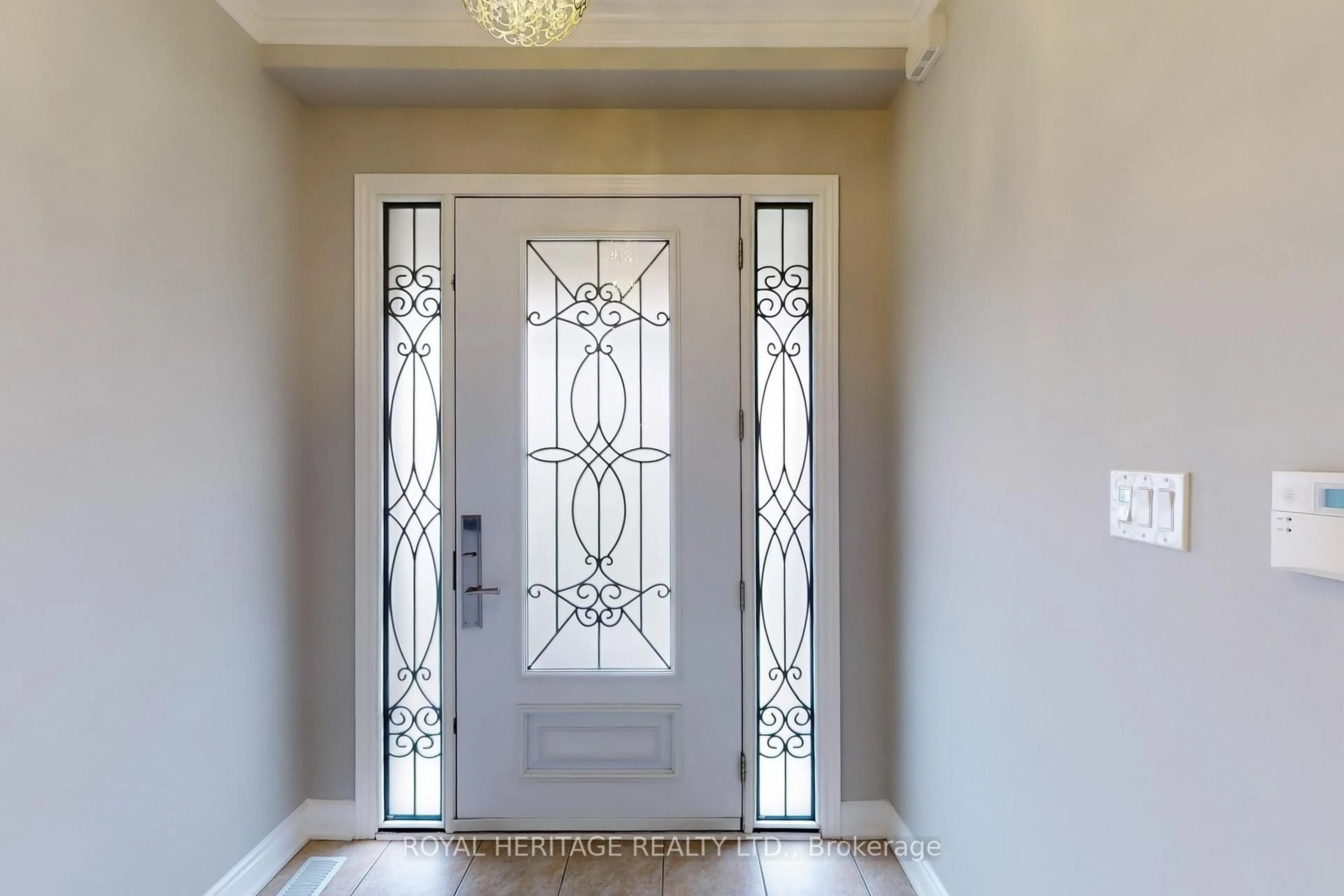 Indoor entryway for 22 Tawnberry Circ, Brampton Ontario L7A 0J6
