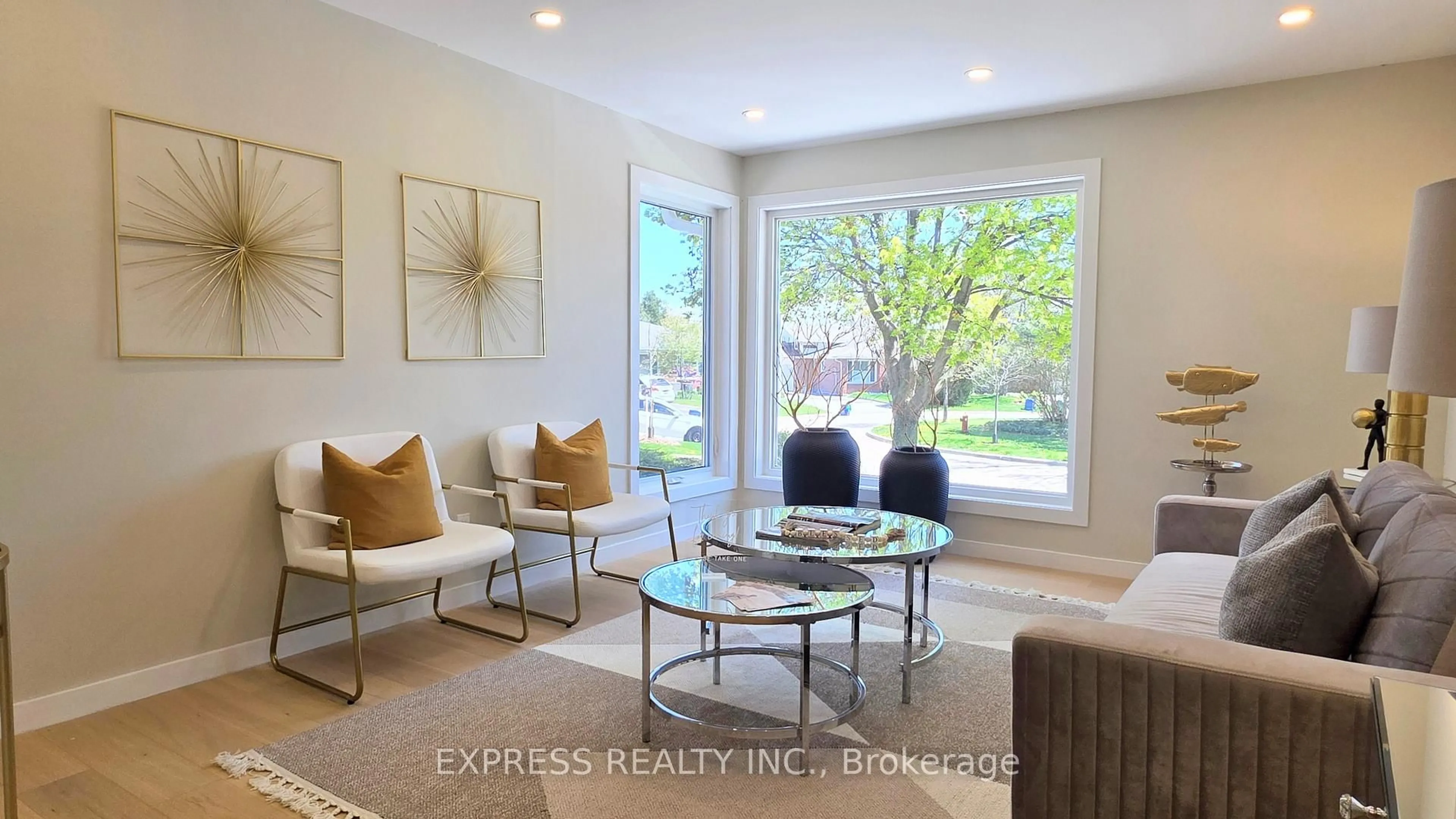 Living room with furniture, unknown for 1215 Garthdale Crt, Oakville Ontario L6H 2M1