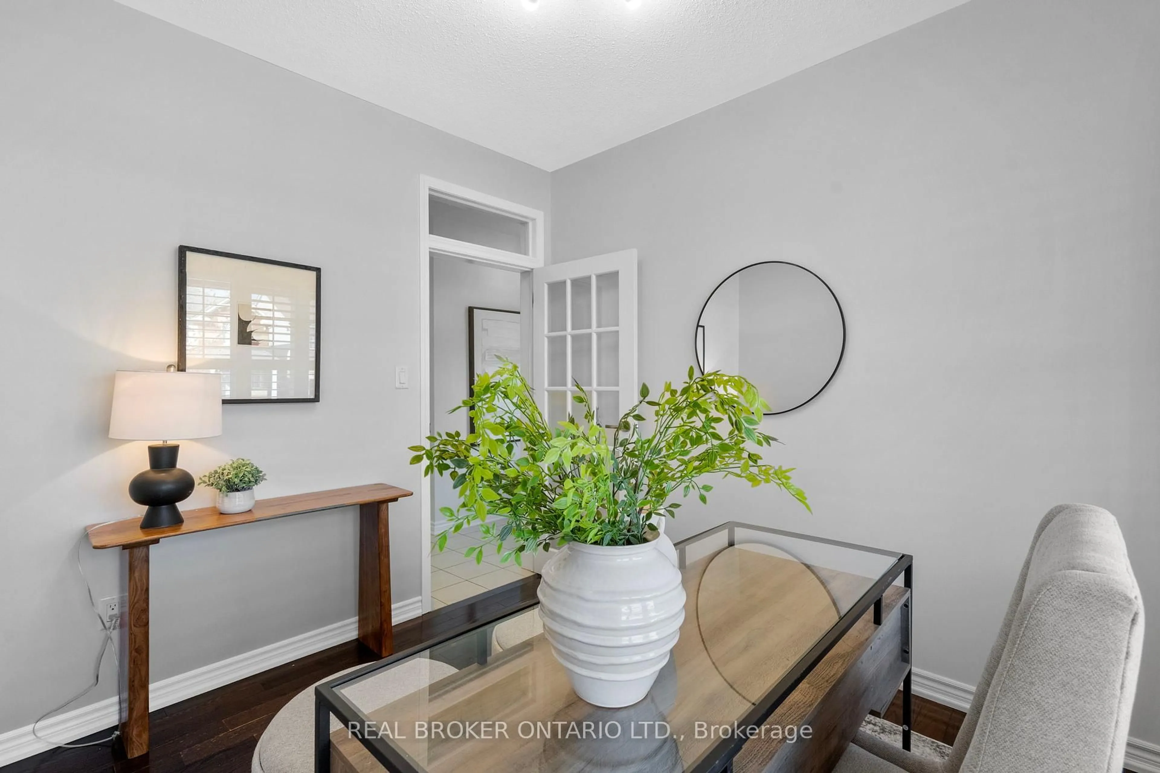 Indoor entryway for 187 Leiterman Dr, Milton Ontario L9T 8B5
