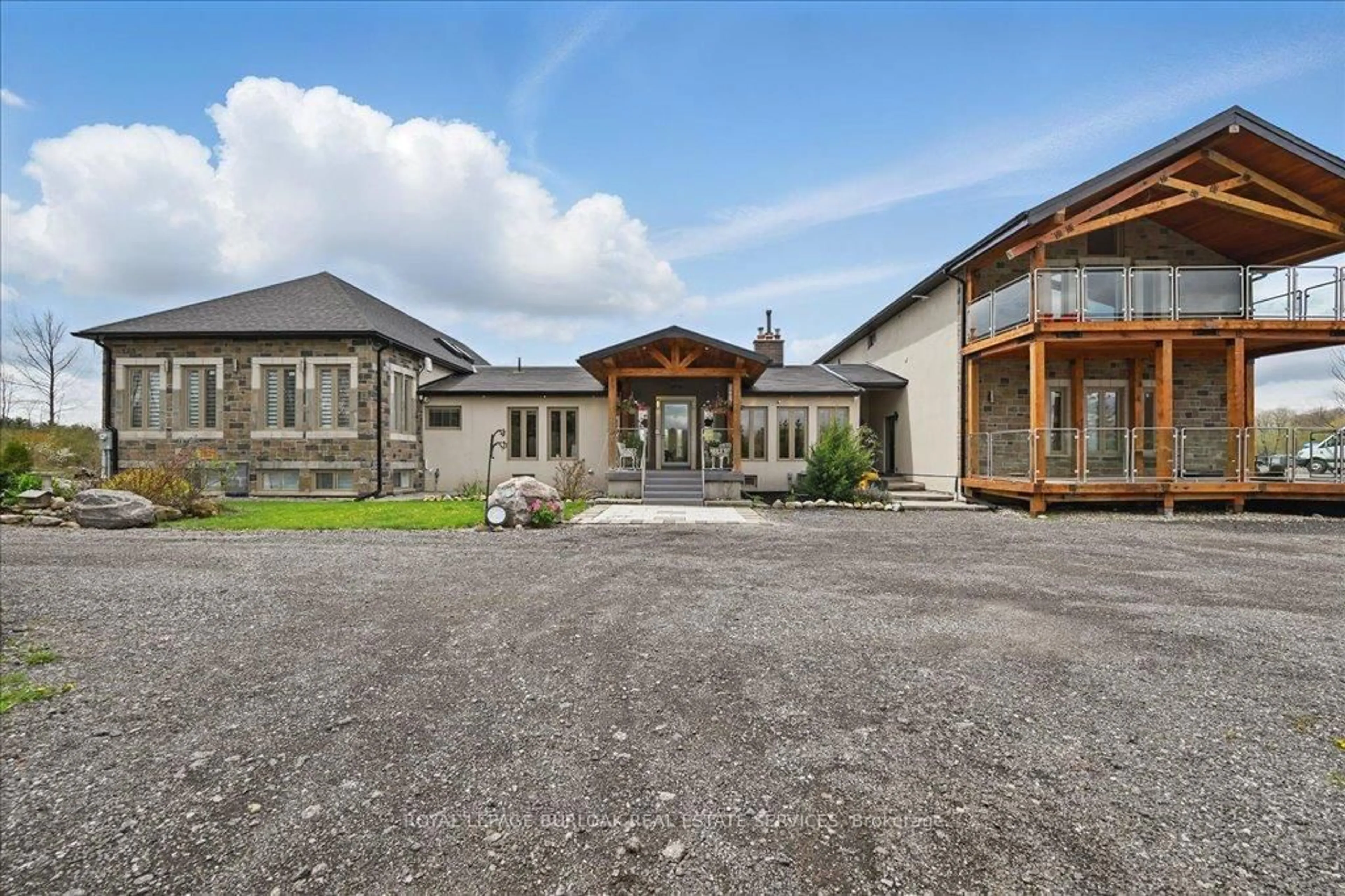 A pic from outside/outdoor area/front of a property/back of a property/a pic from drone, building for 9256 First Line, Milton Ontario L9T 2X7