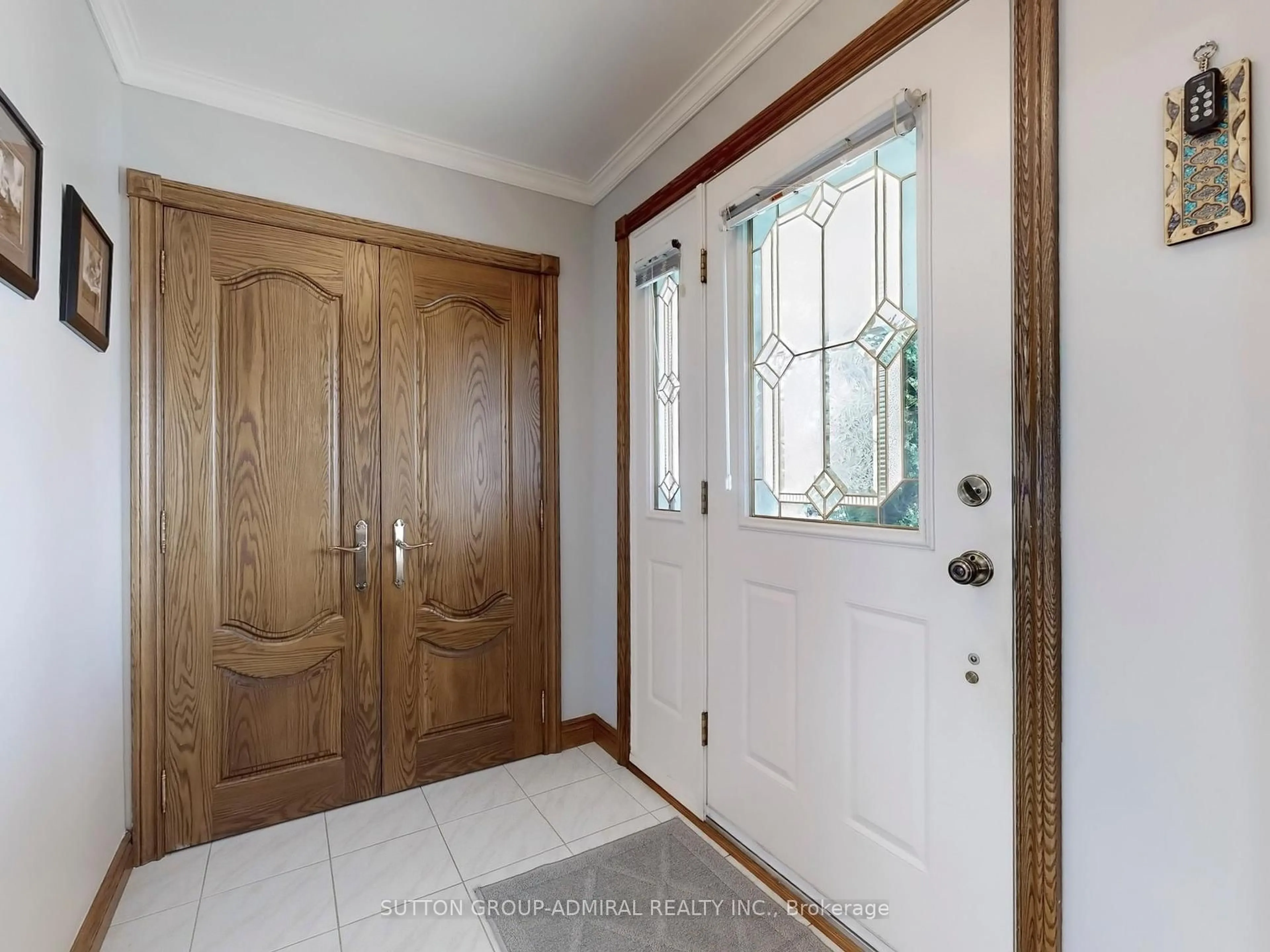 Indoor entryway for 36 Bluehaven Cres, Toronto Ontario M9M 1W5