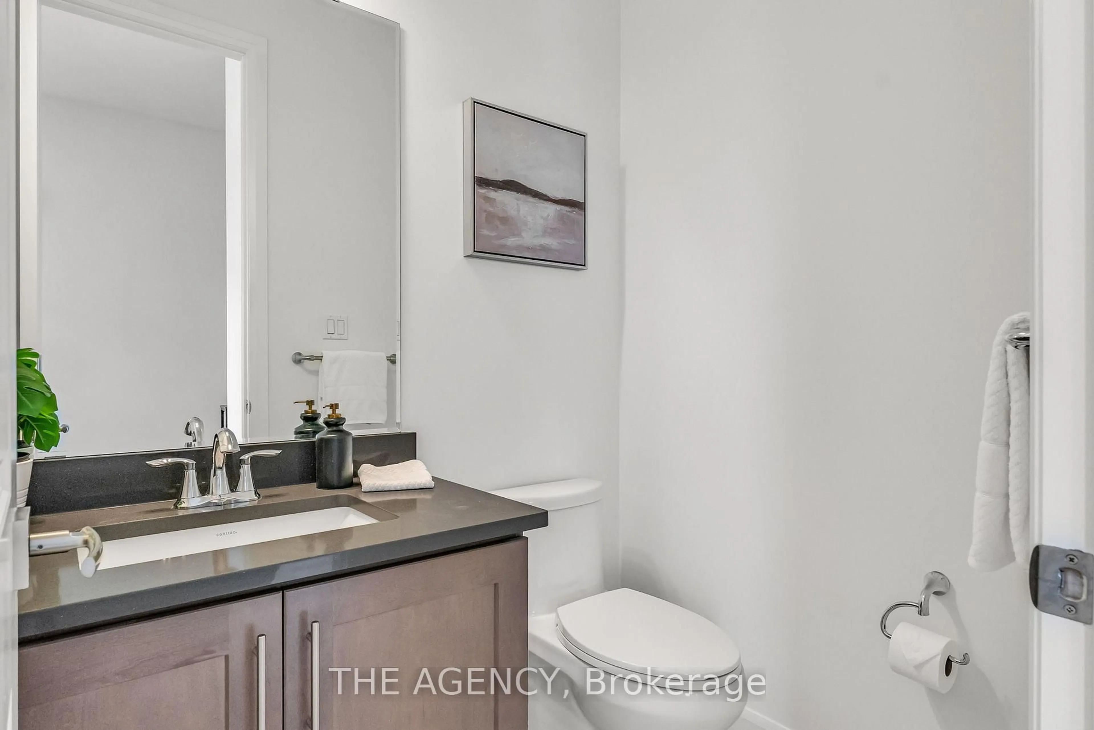 Standard bathroom, unknown for 3045 William Cutmore Blvd, Oakville Ontario L6H 3S2