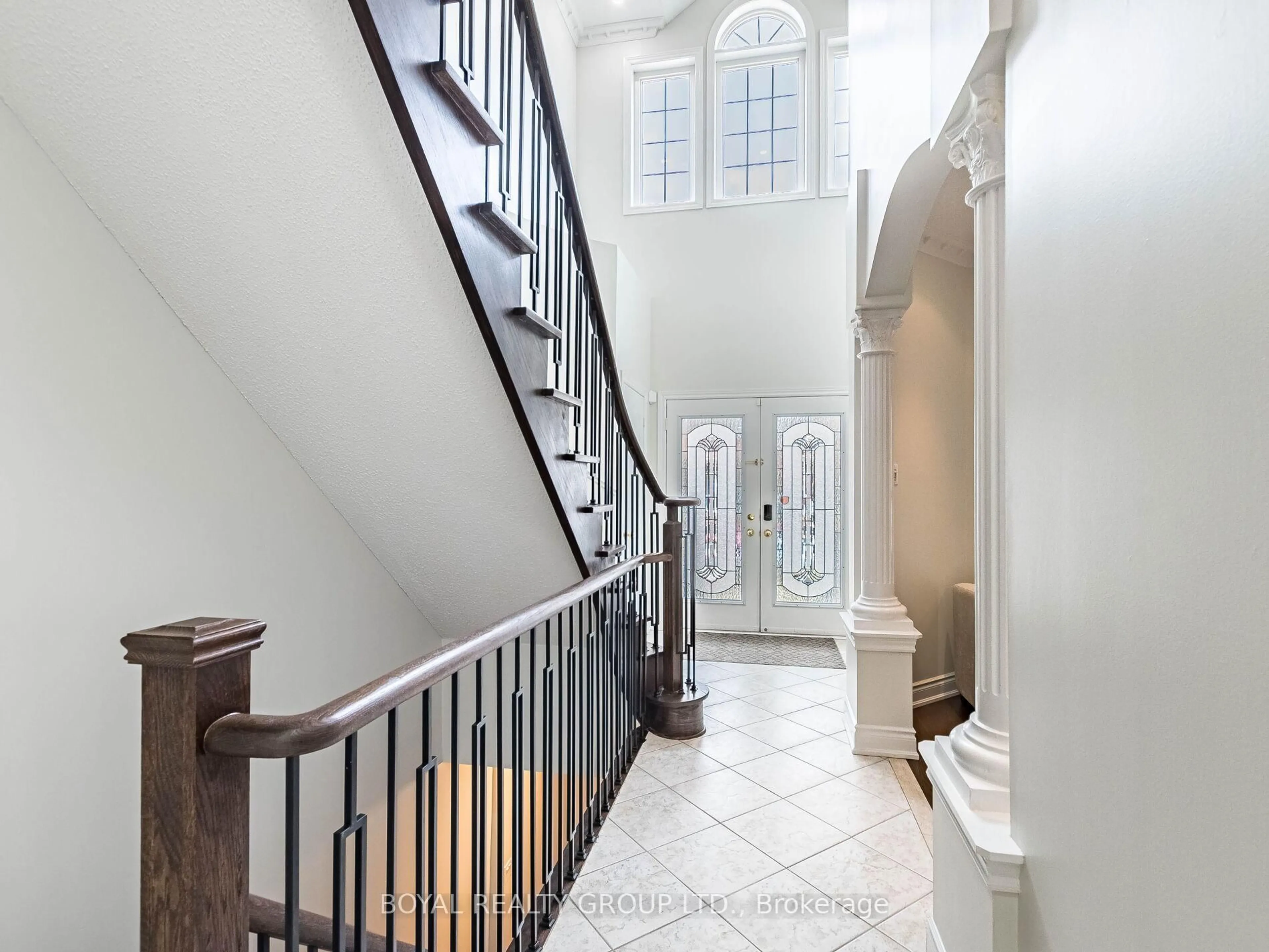 Indoor entryway for 13 Crevice Gate, Brampton Ontario L6R 2X5