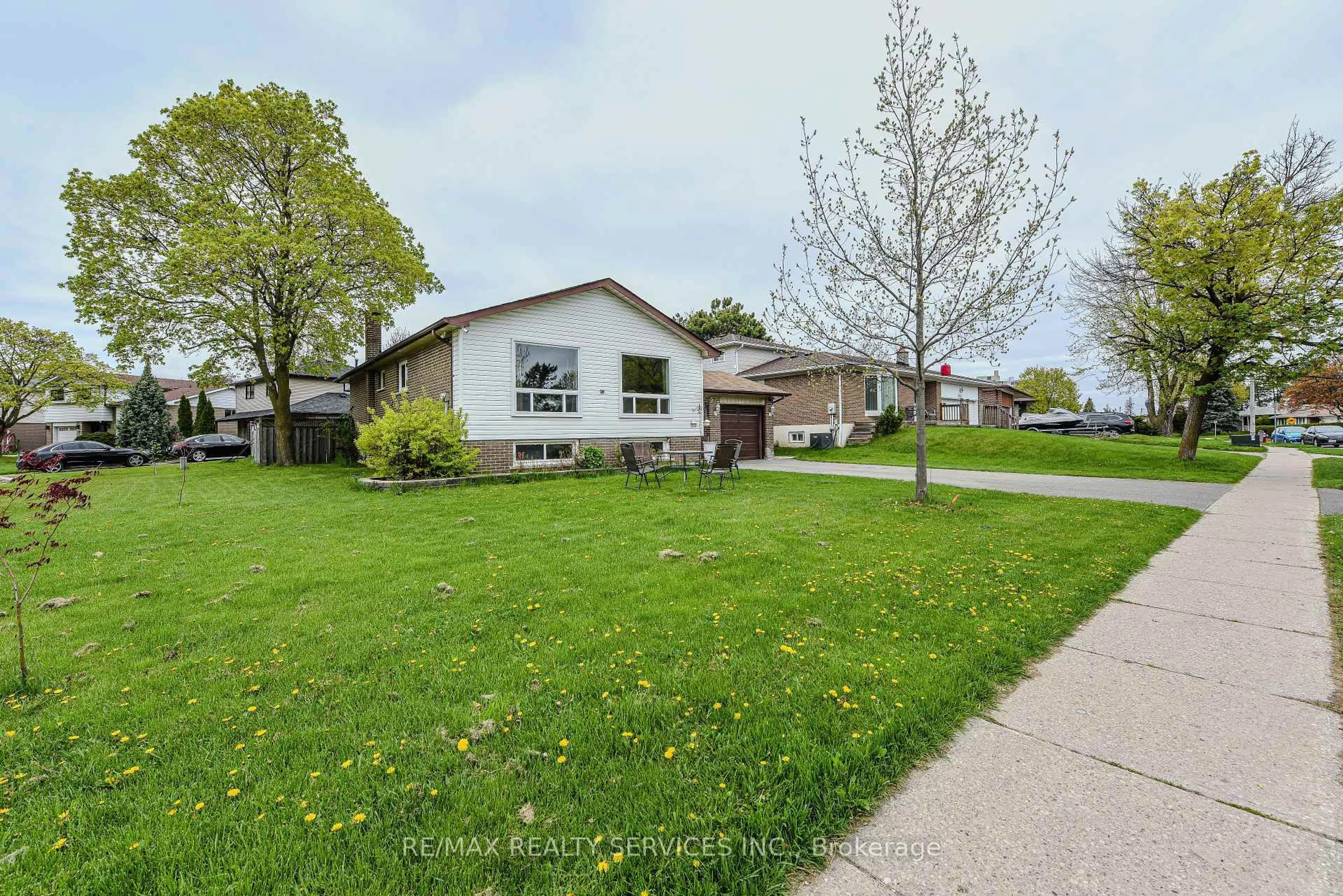 Unknown for 383 Bartley Bull Pkwy, Brampton Ontario L6W 2M1
