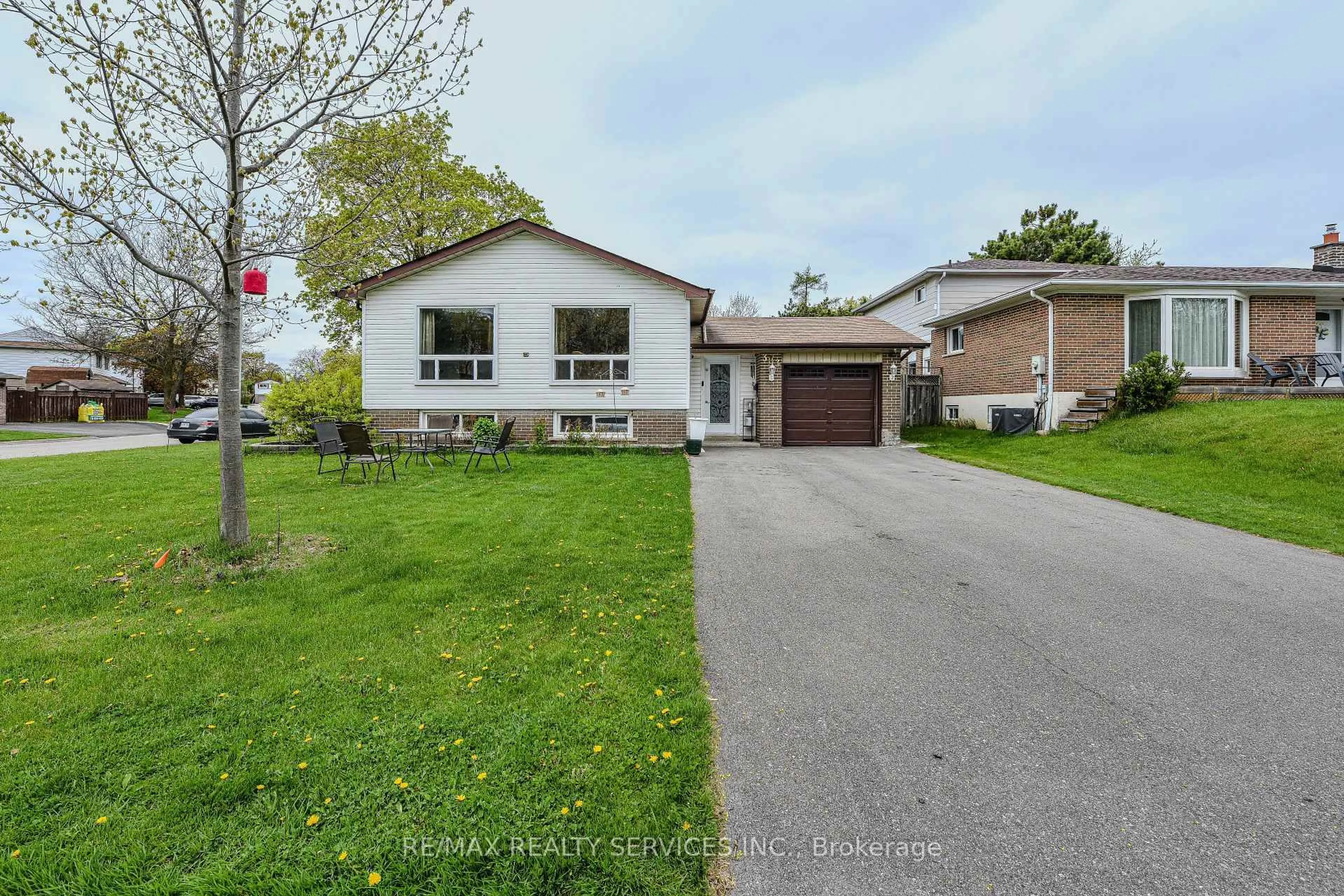 Home with brick exterior material, street for 383 Bartley Bull Pkwy, Brampton Ontario L6W 2M1