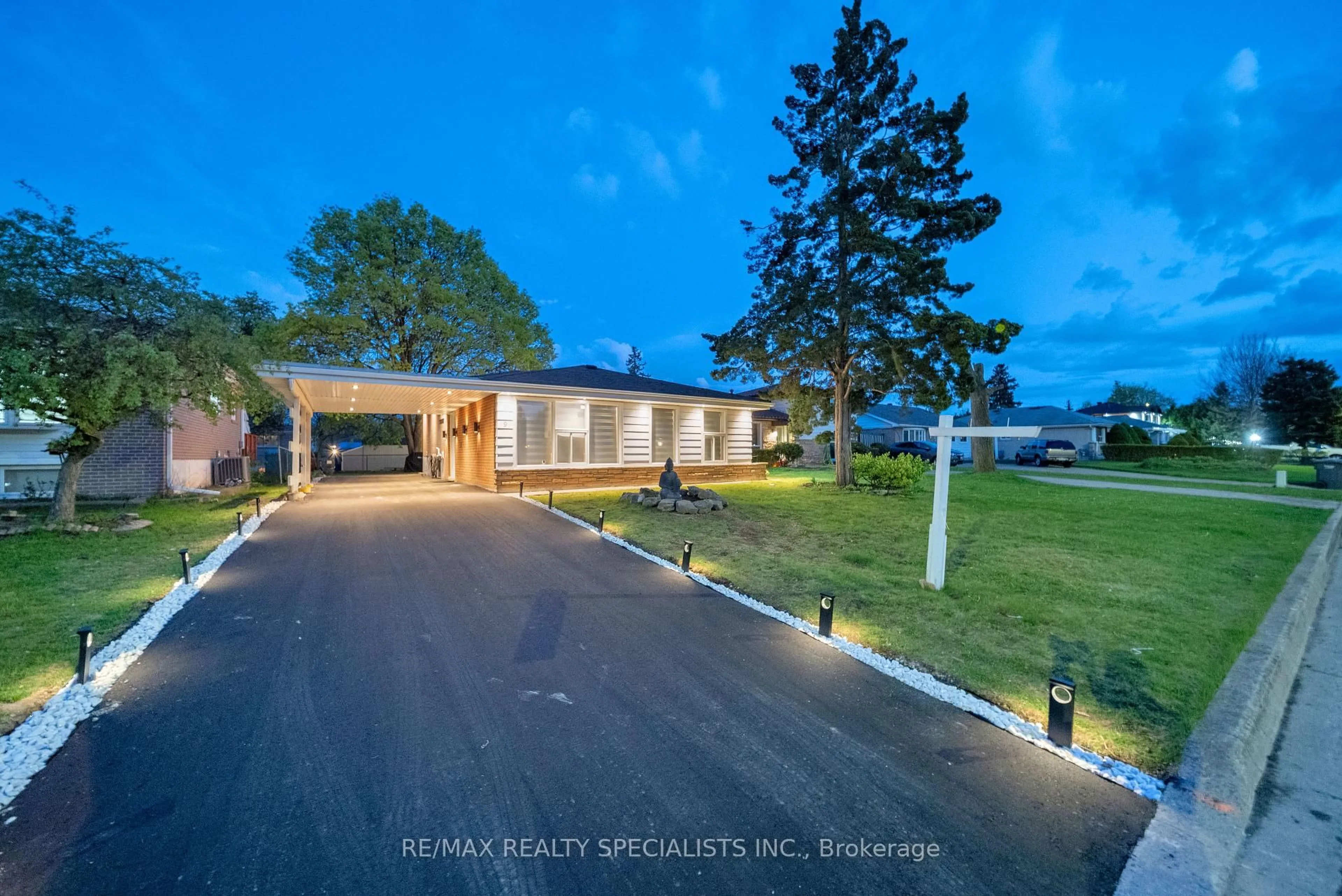 A pic from outside/outdoor area/front of a property/back of a property/a pic from drone, water/lake/river/ocean view for 9 Pleaseley Rd, Brampton Ontario L6W 1K7